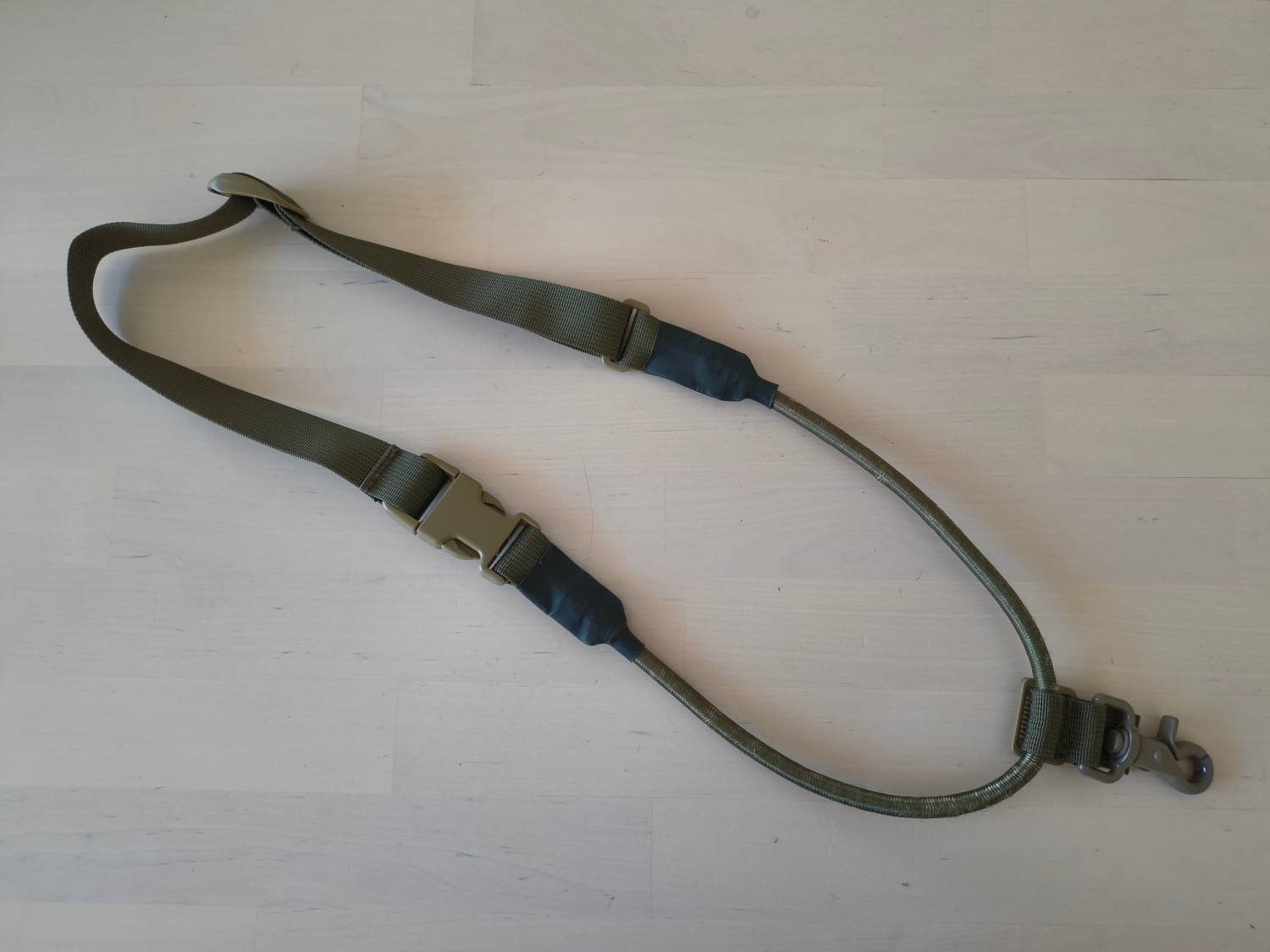 Jednopunktowe zawieszenie bungee olive