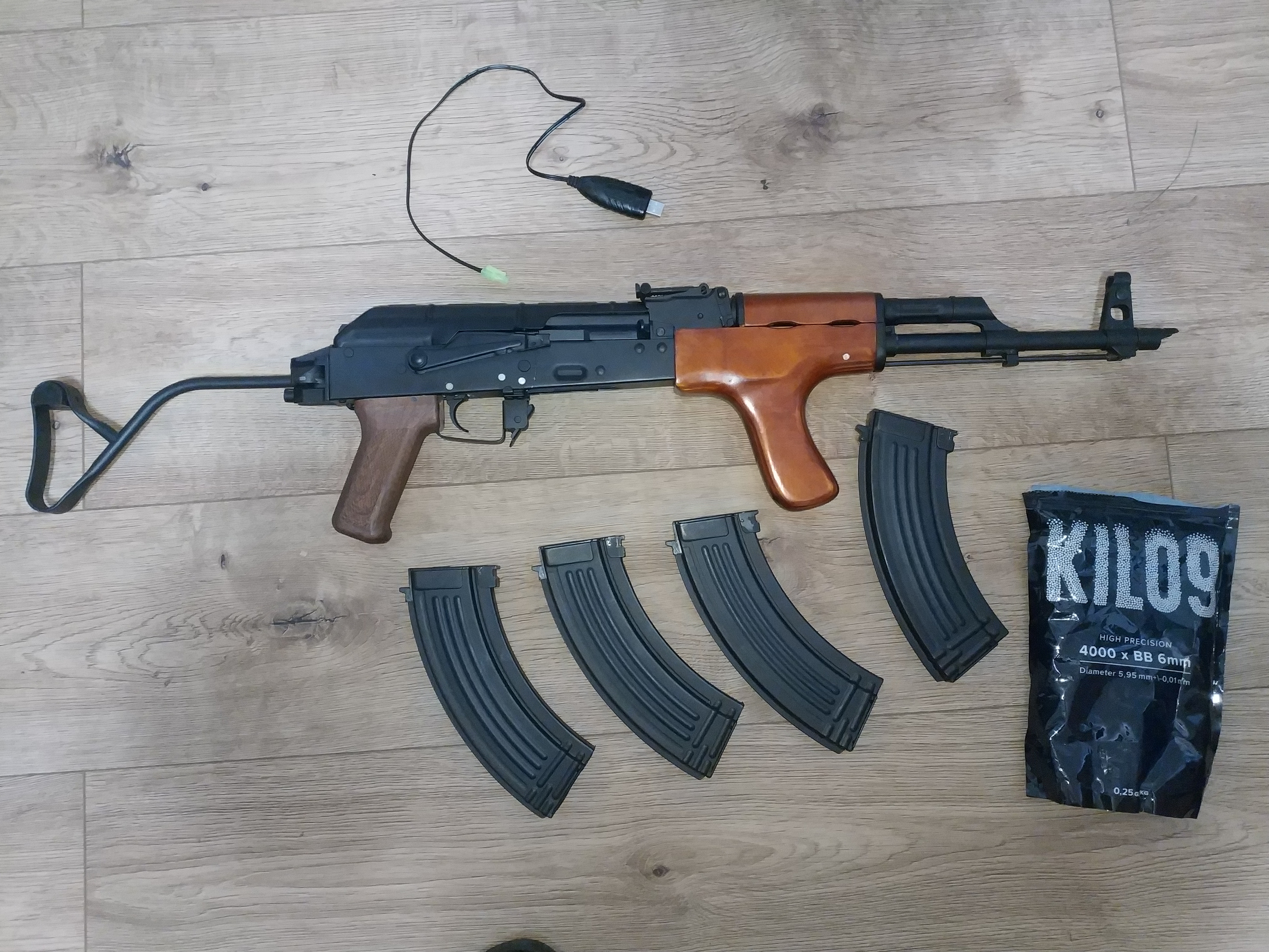 CYMA CM.048 AK + 4 magazynki + ładowarka | stal | zestaw