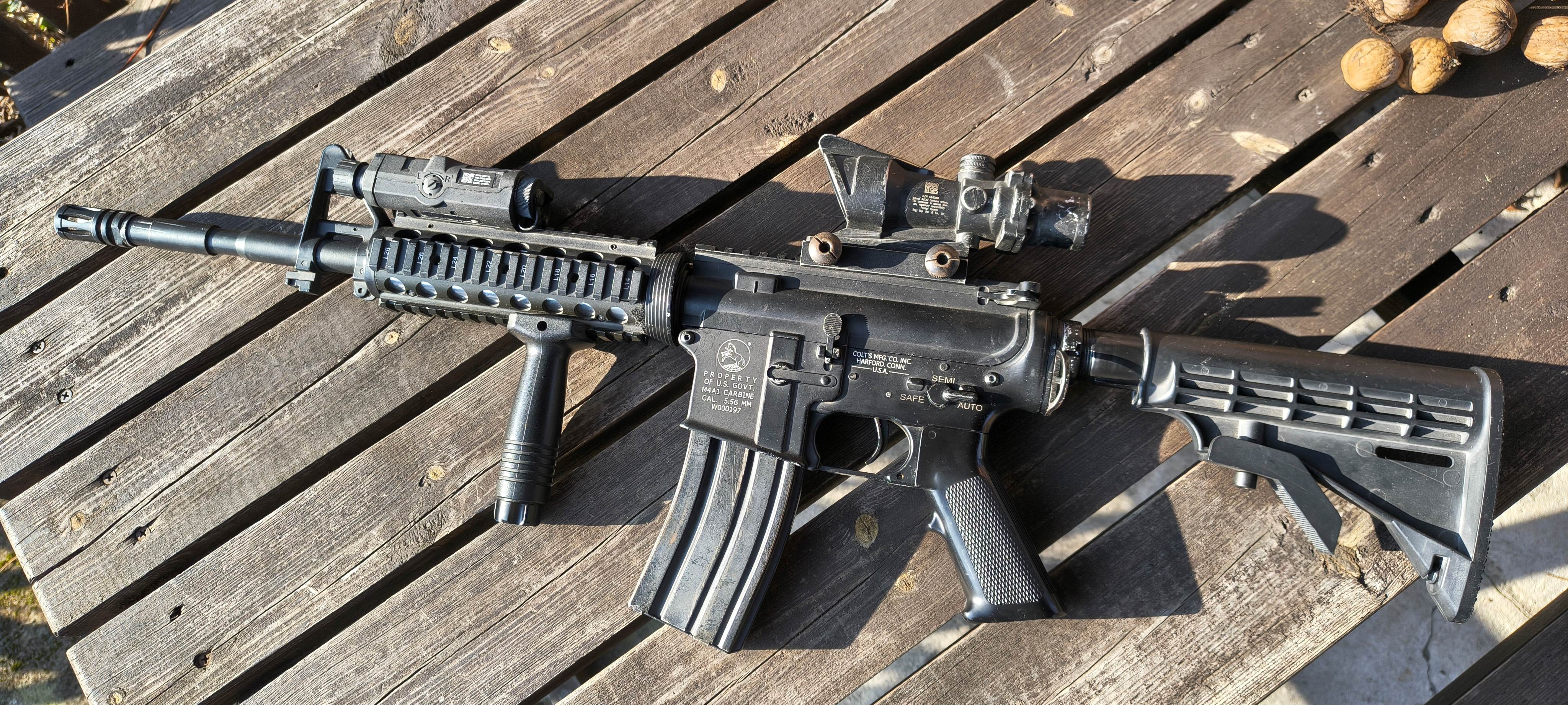 M4 P&J z oznaczeniami + luneta ACOG+ PEQ