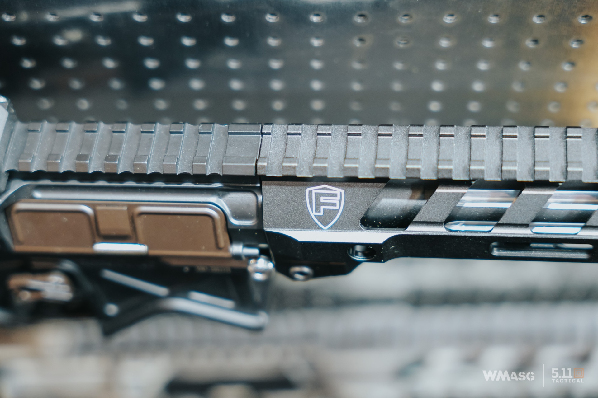 Red Wolf Airsoft z licencjonowanymi produktami własnej produkcji.