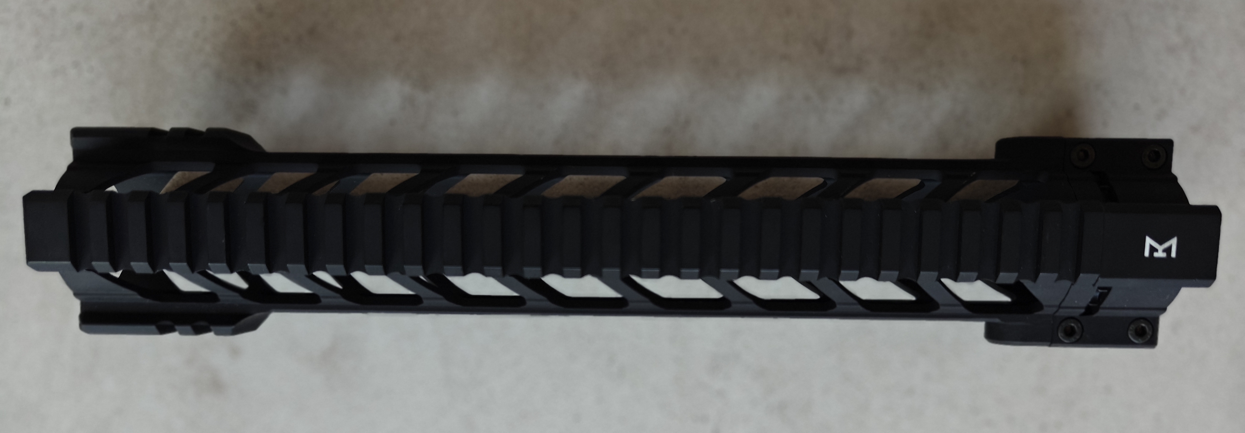 Nowy front, handguard CNC Mlok, RIS