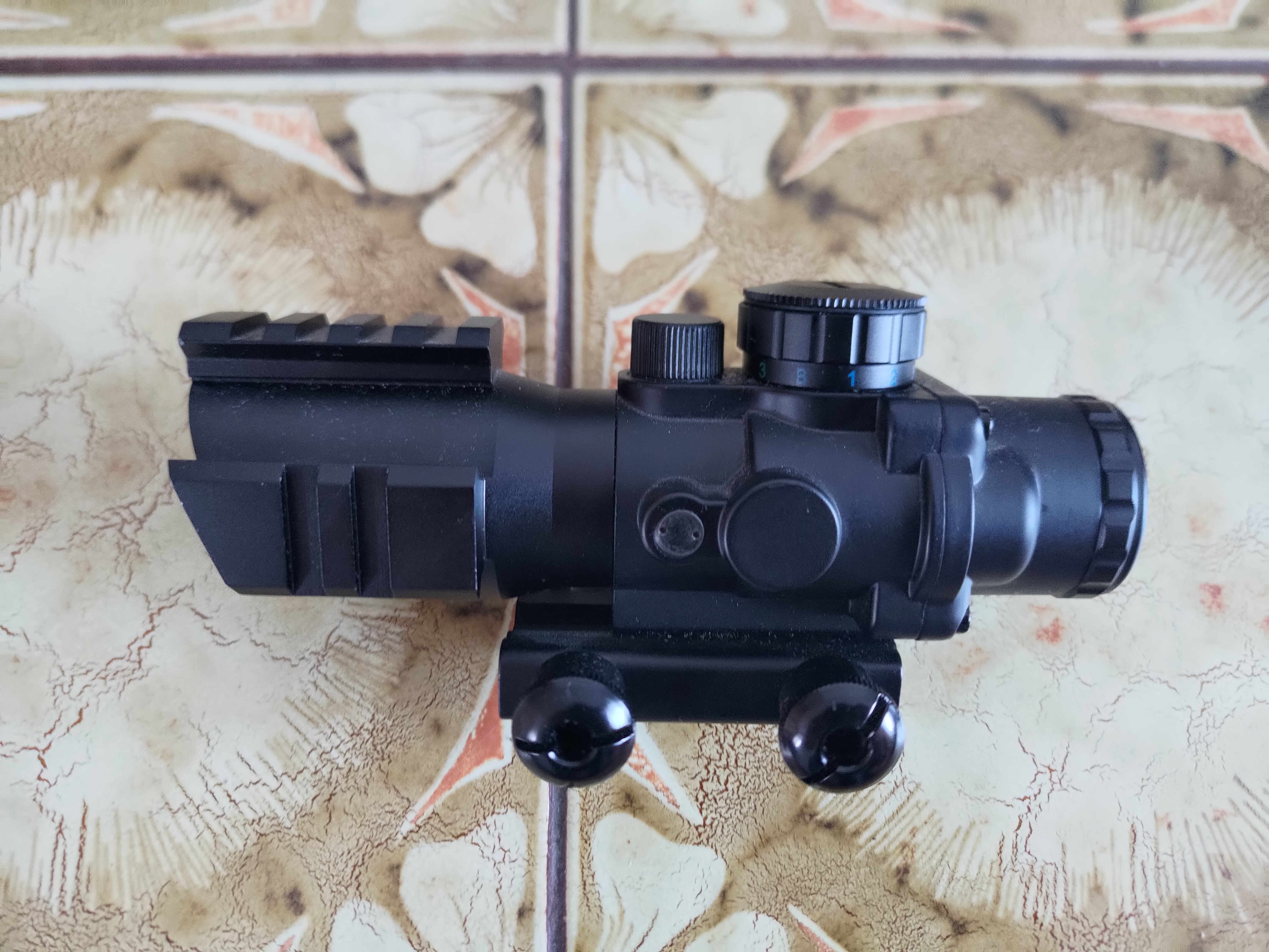 Luneta Rhino 4x32 - Theta optics