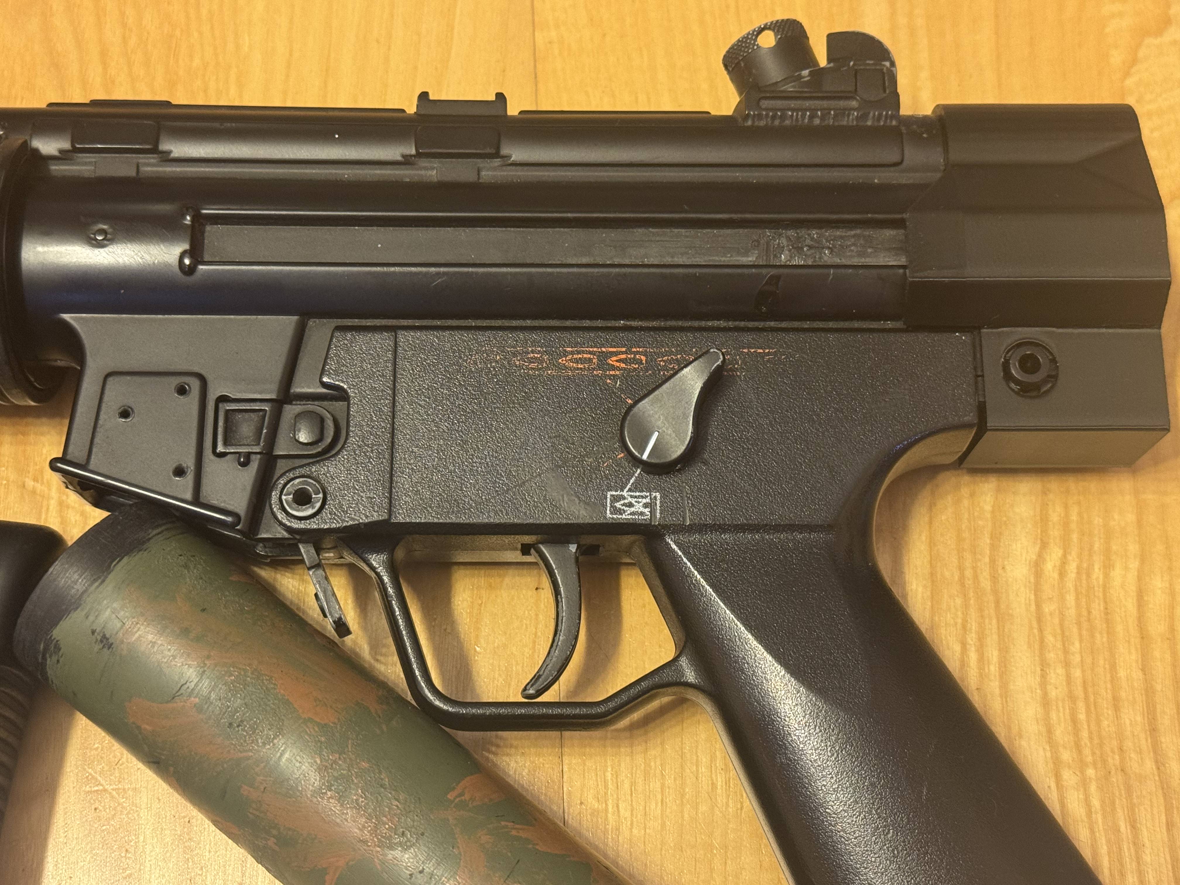 mp5, prawdopodobnie JG, sprawne