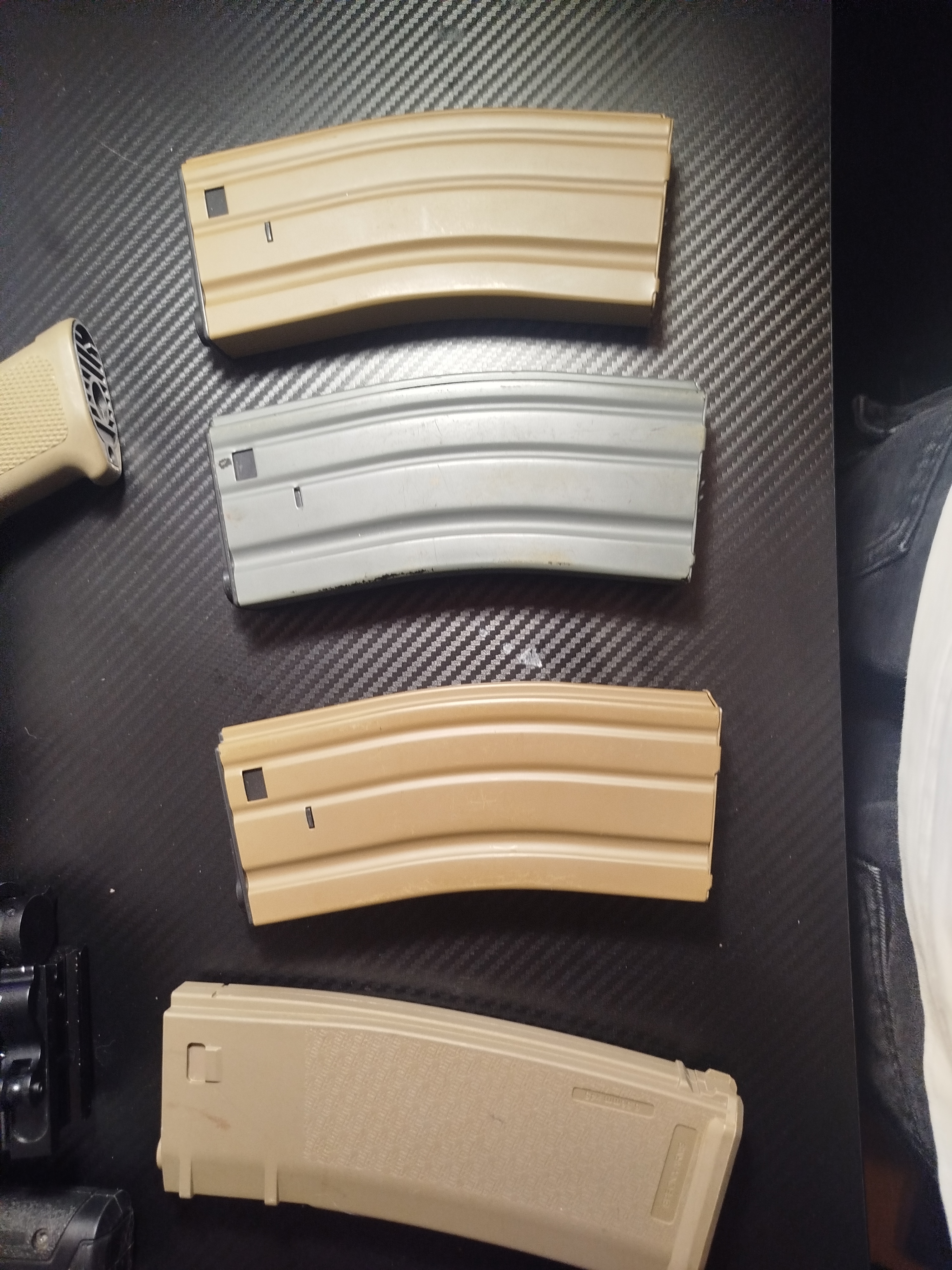 Zestaw: Mk 15, 4 magazynki, kolimator, uchwyt pionowy, osłona kolimatora, bateria lipo