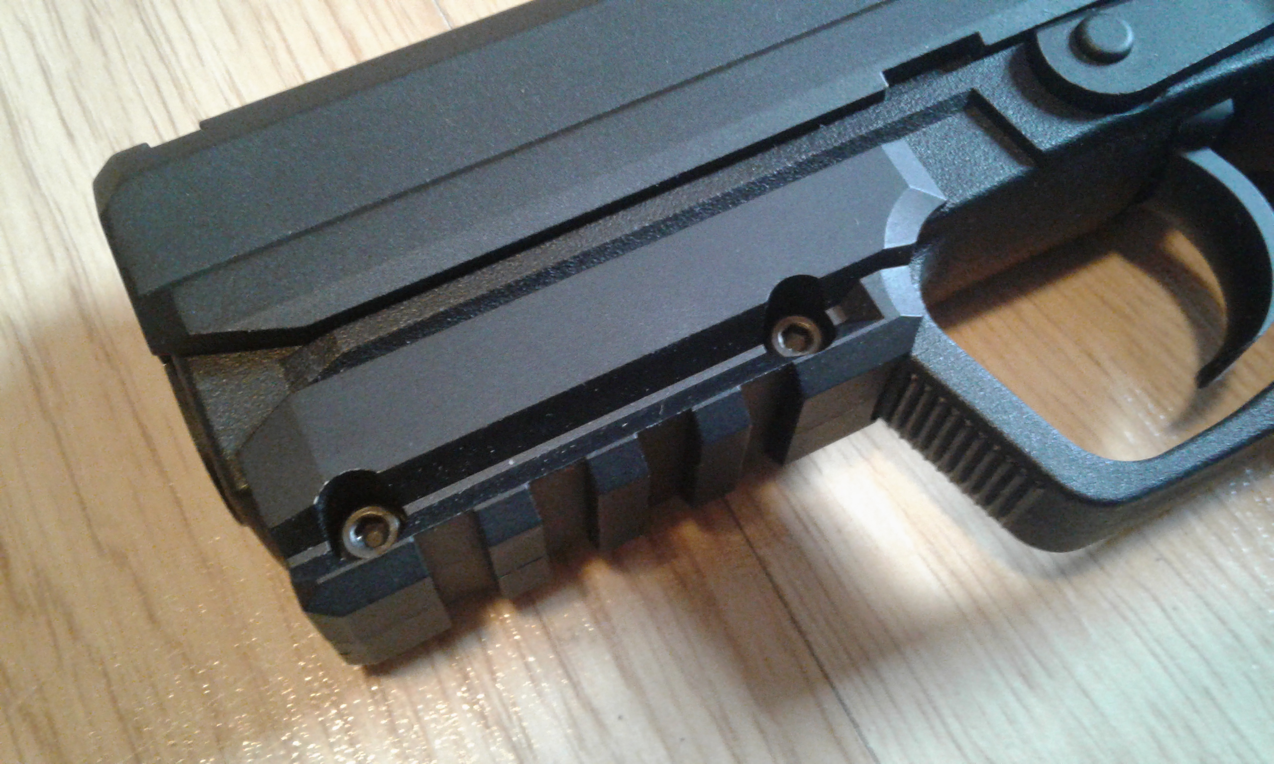 HK USP, SR,C jak NOWA