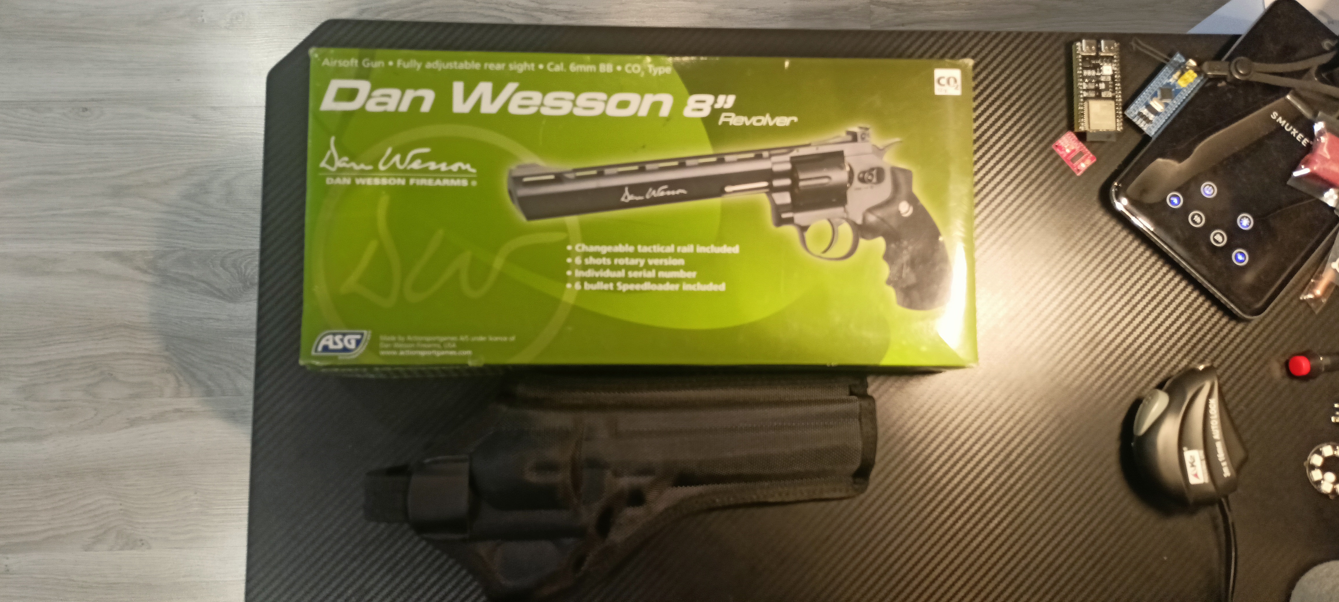 Rewolwer dan wesson 8 Grey