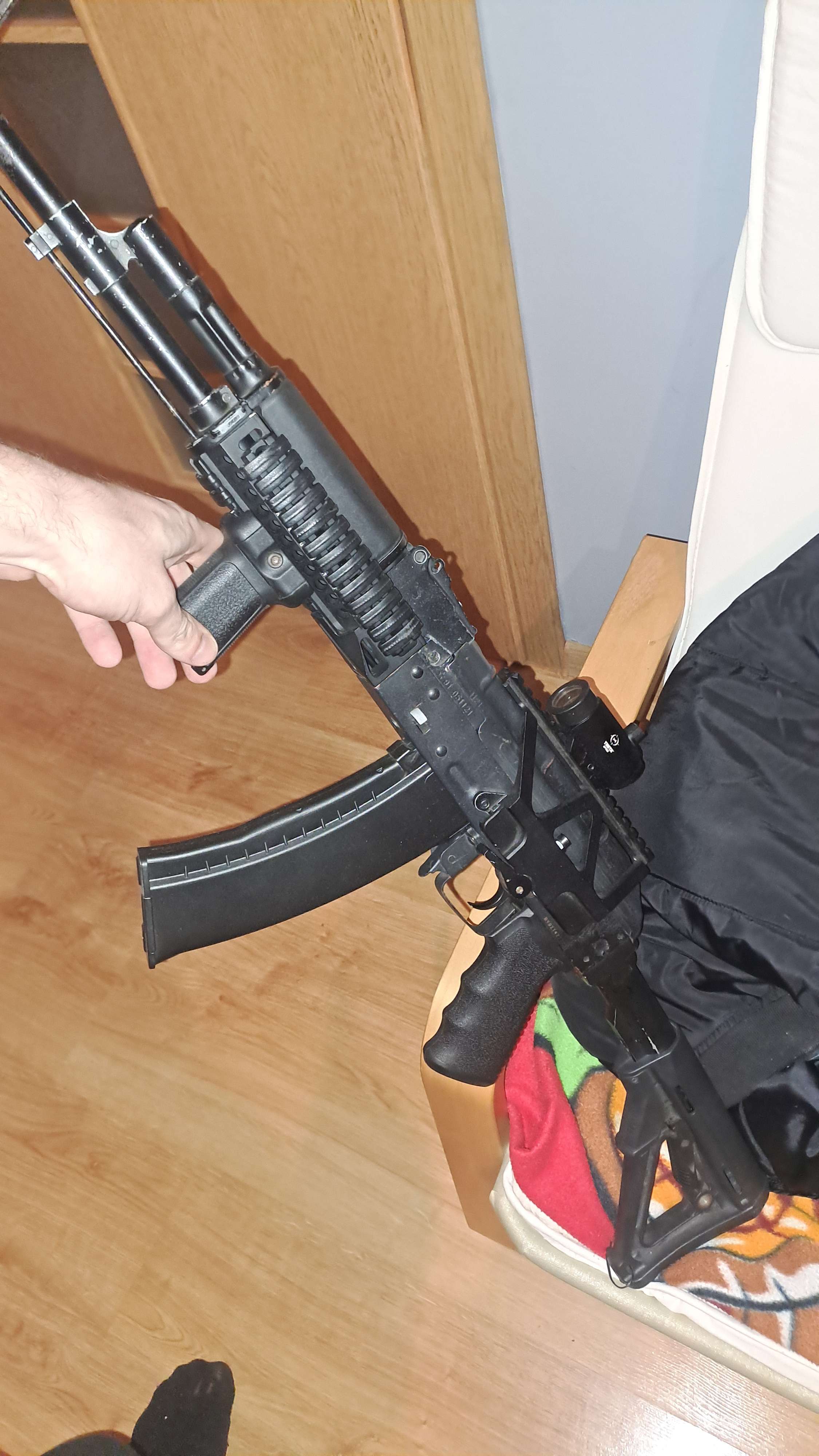 Famas poszukiwany
