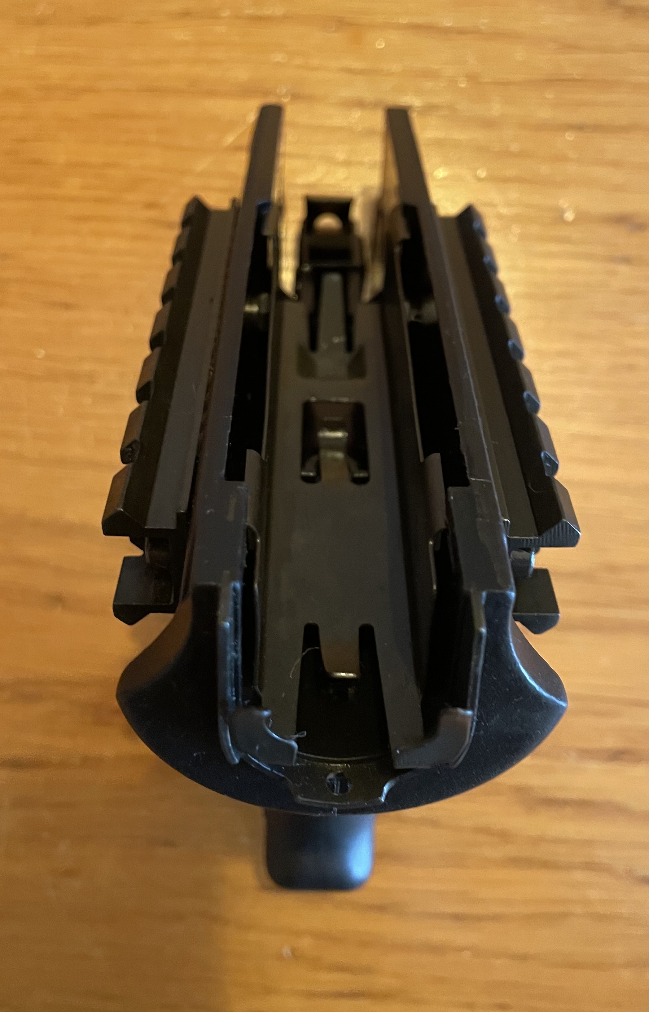 Łoże Beryl z chwytem pionowym i szynami Picatinny FB Radom