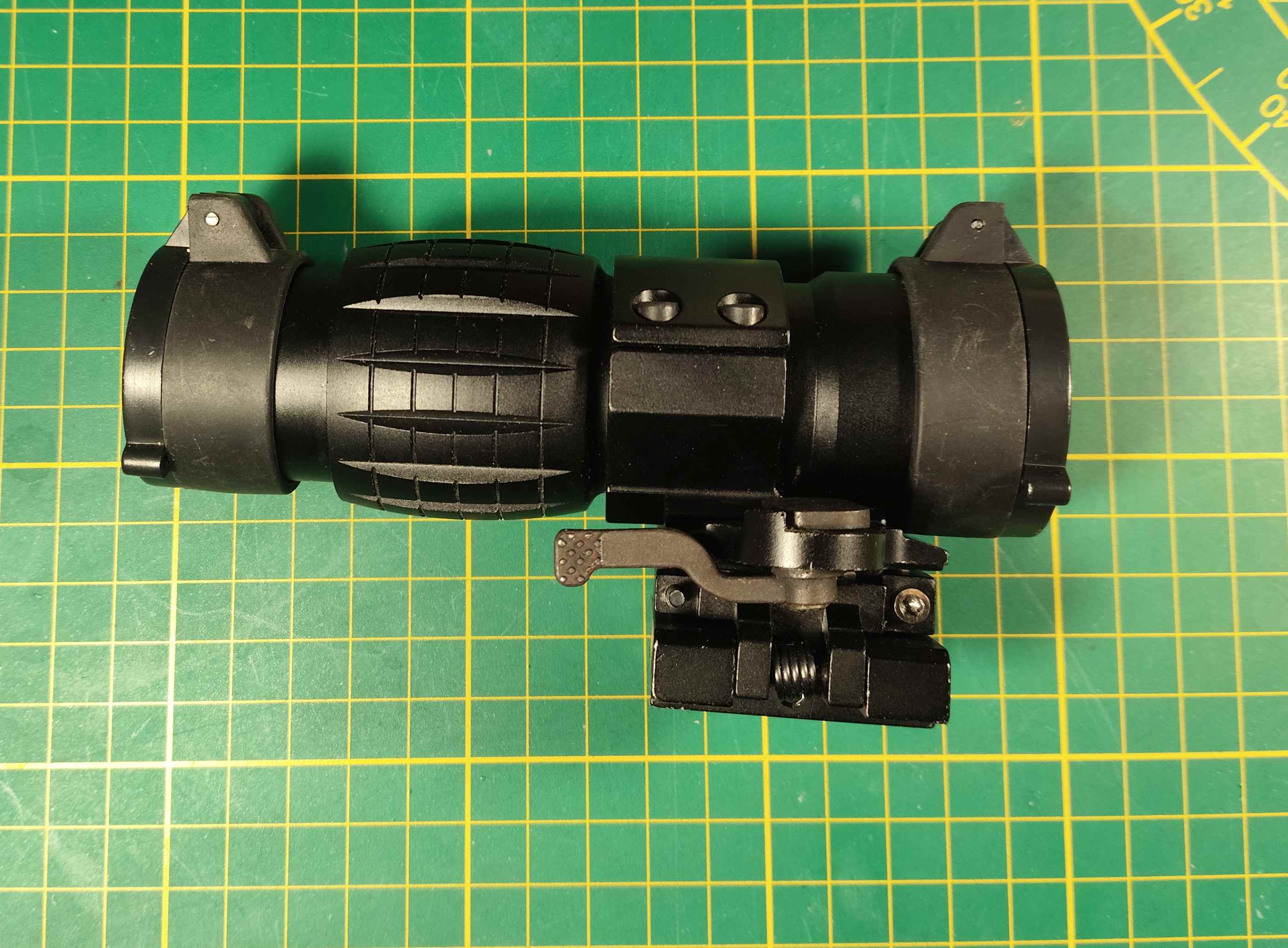 Magnifer w stylu Eotech