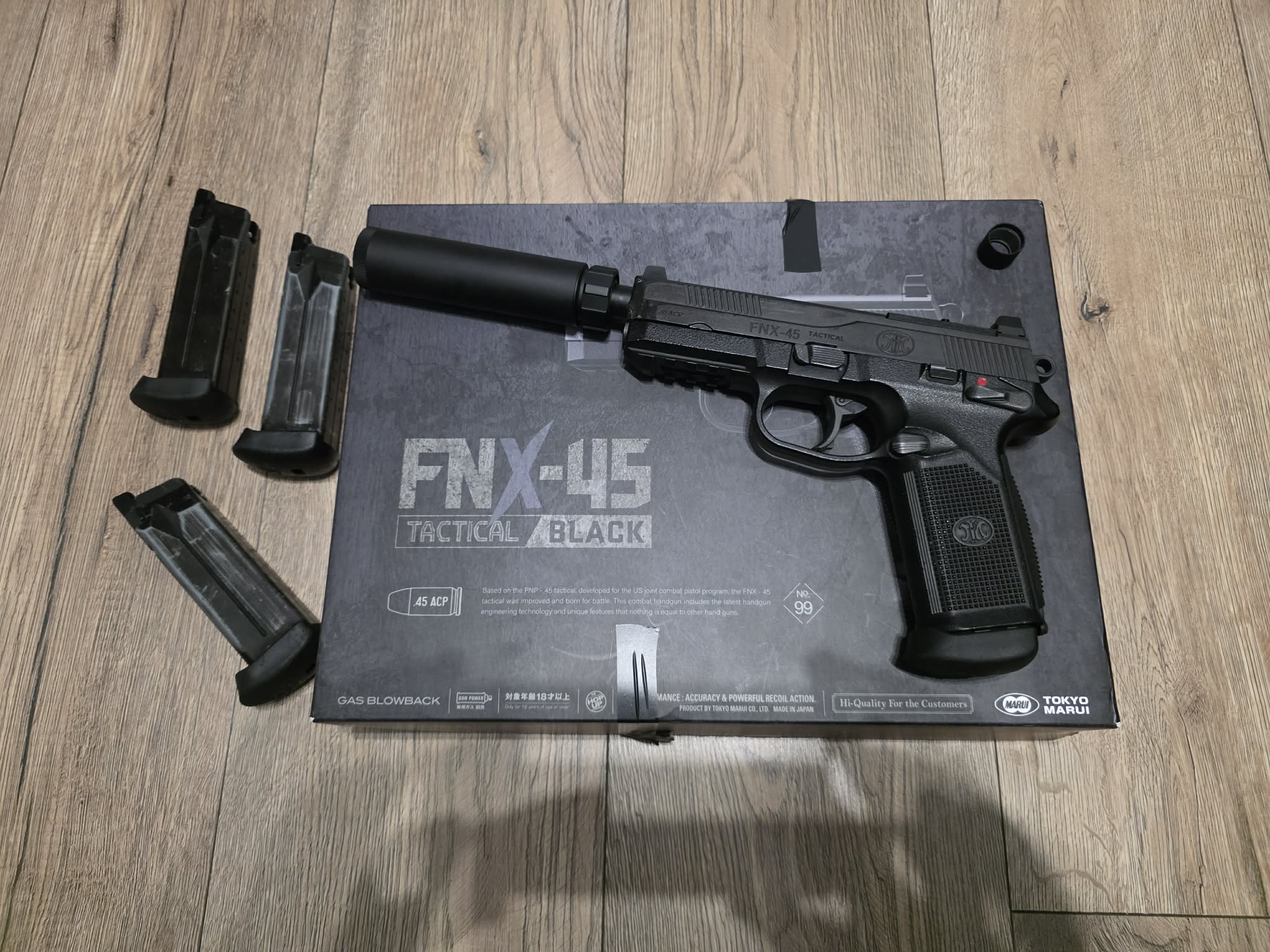 Uszkodzony Tokyo Marui FNX 45, 4 magazynki, tłumik