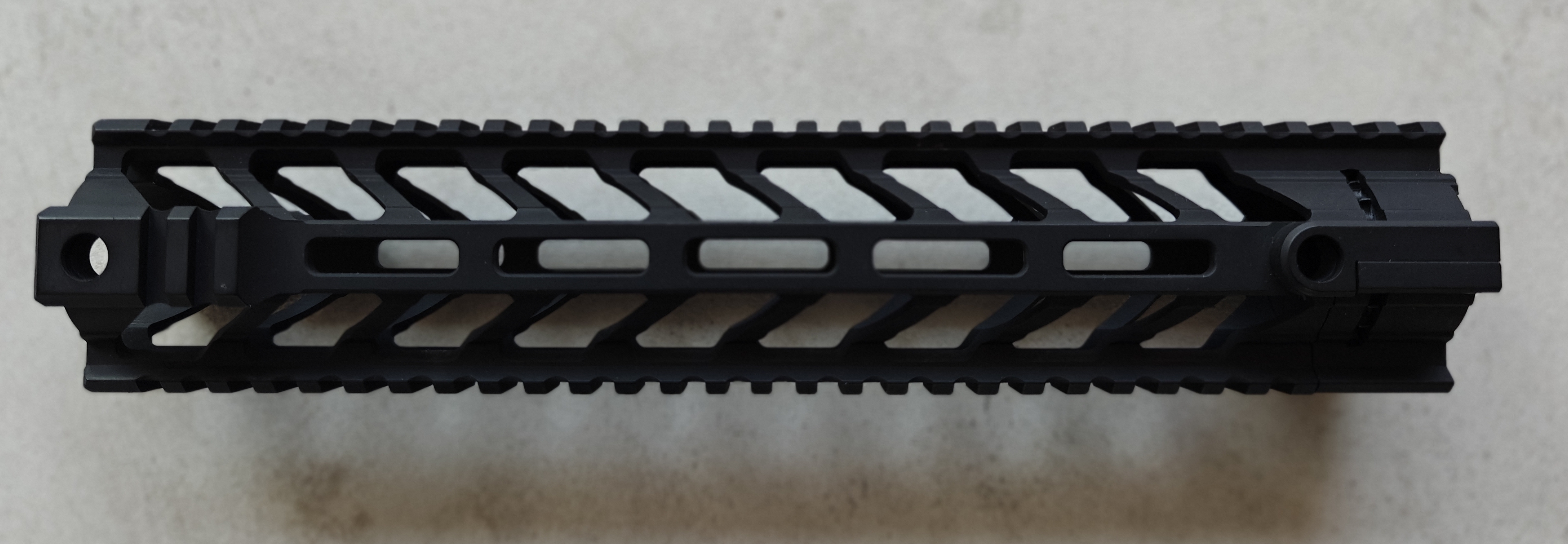 Nowy front, handguard CNC Mlok, RIS