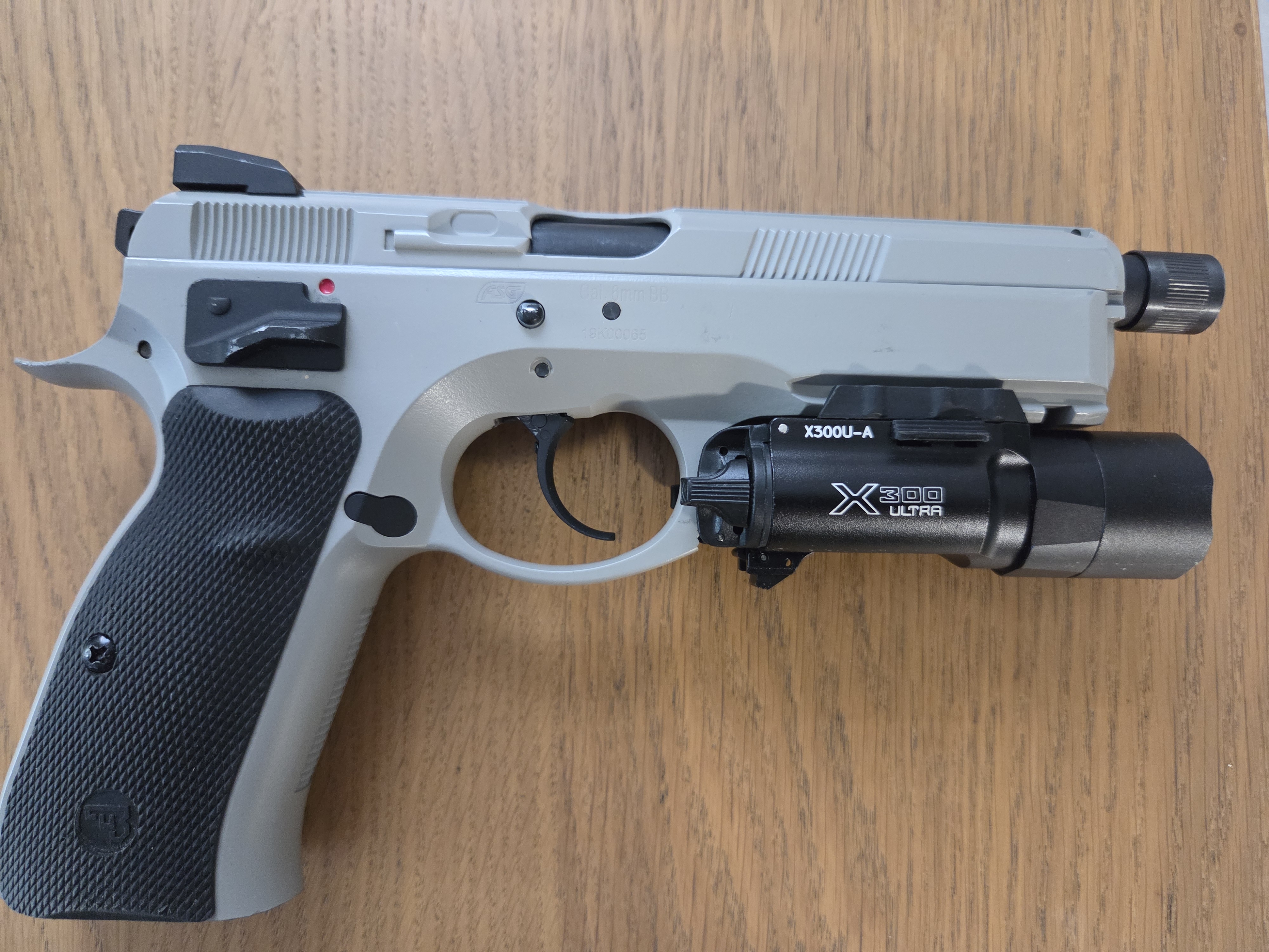 Pistolet GBB ASG CZ SP-01 Shadow - Urban Grey plus dodatki.