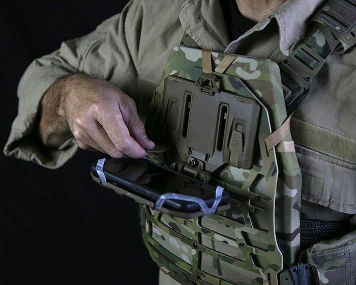 Uchwyt na telefon chest rig kamizelka