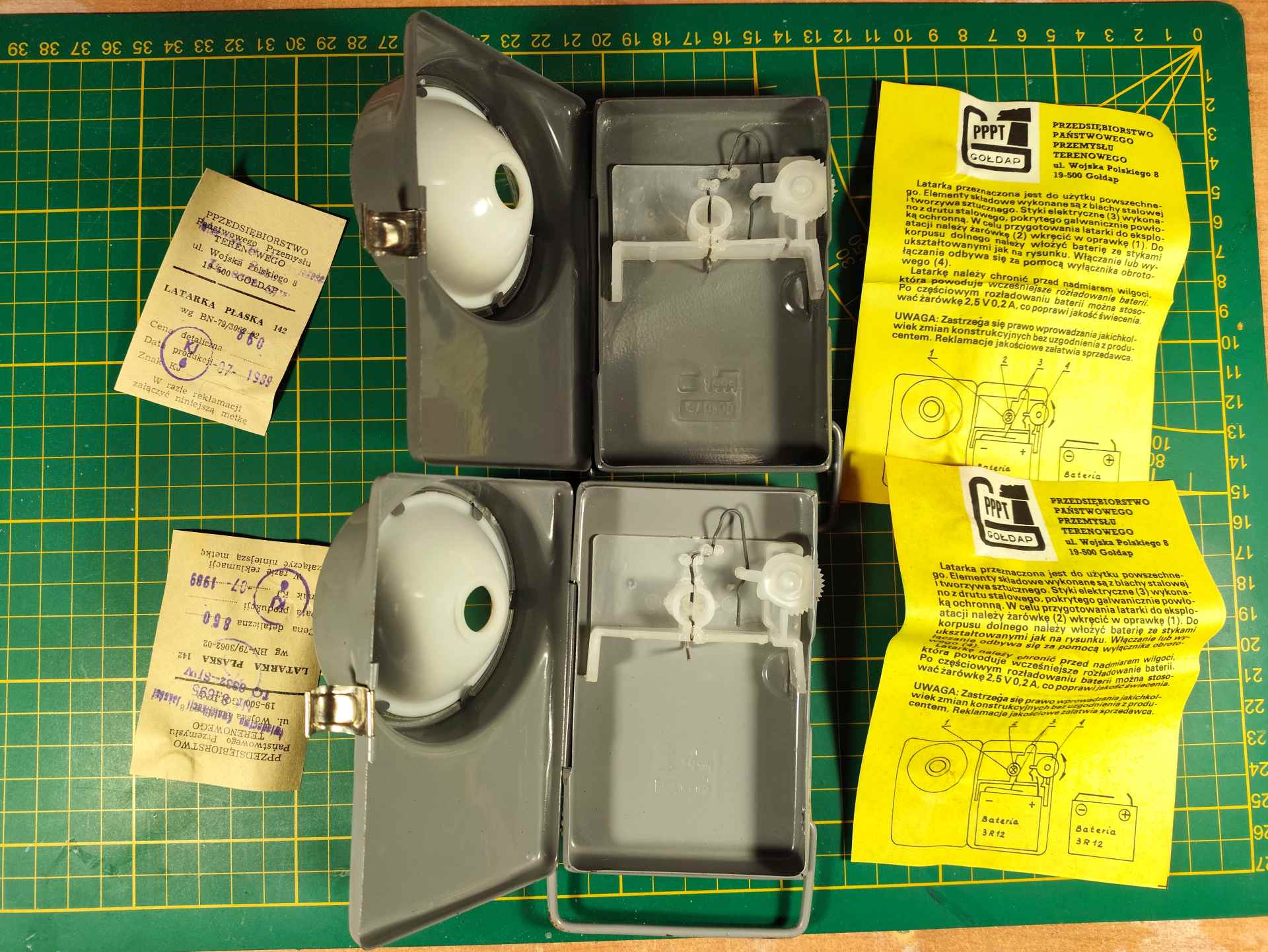 Latarka płaska 142 PPPT Gołdap PRL LWP 2 szt