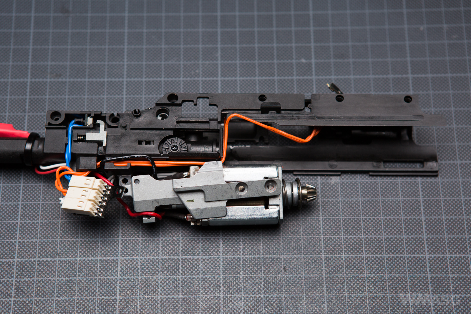 HK MP7A1 AEG - Umarex/VFC - wnętrze