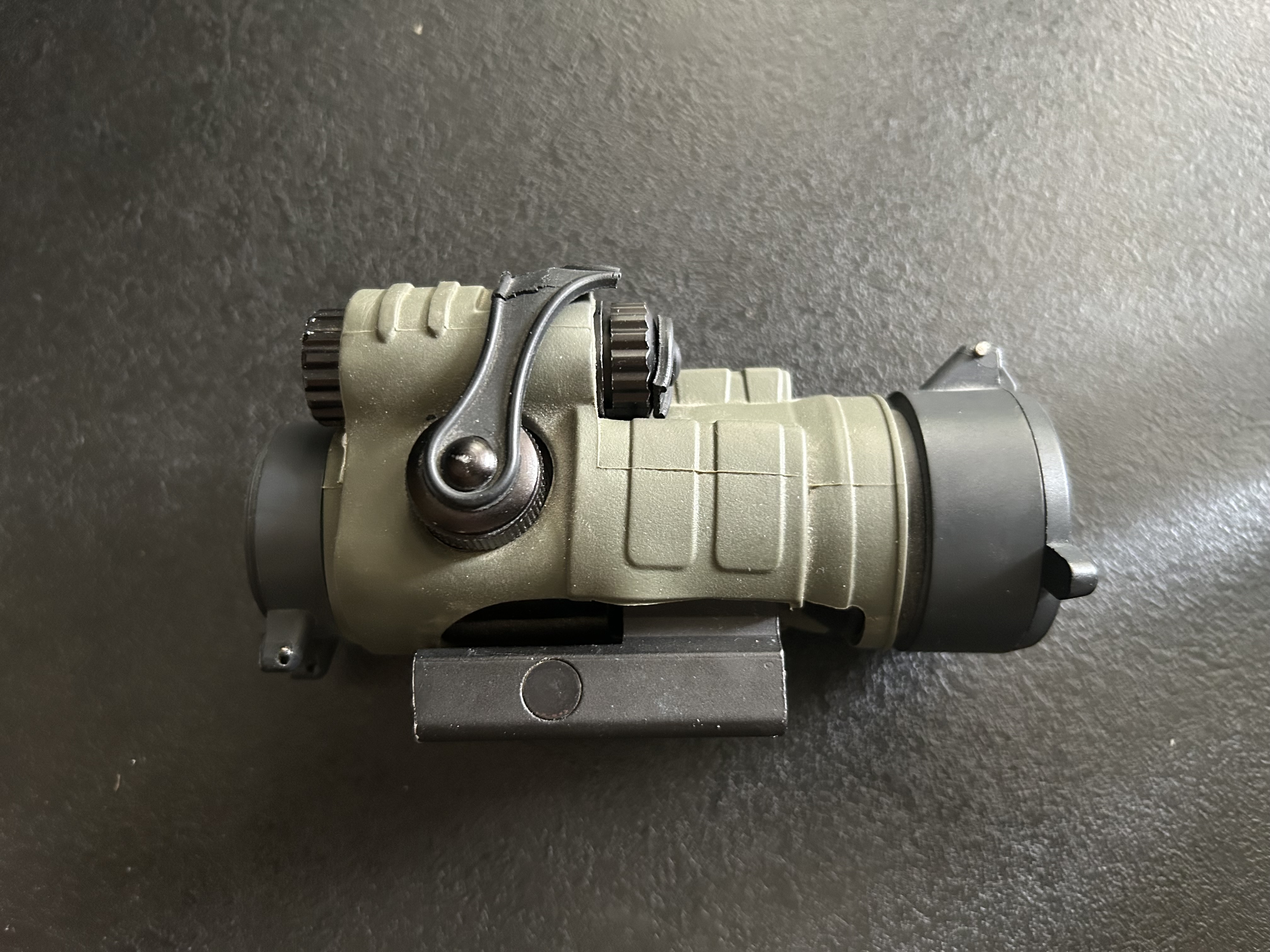 Sprzedam lub zamienię Aimpoint m2 G&p i chwyt z dwójnogiem