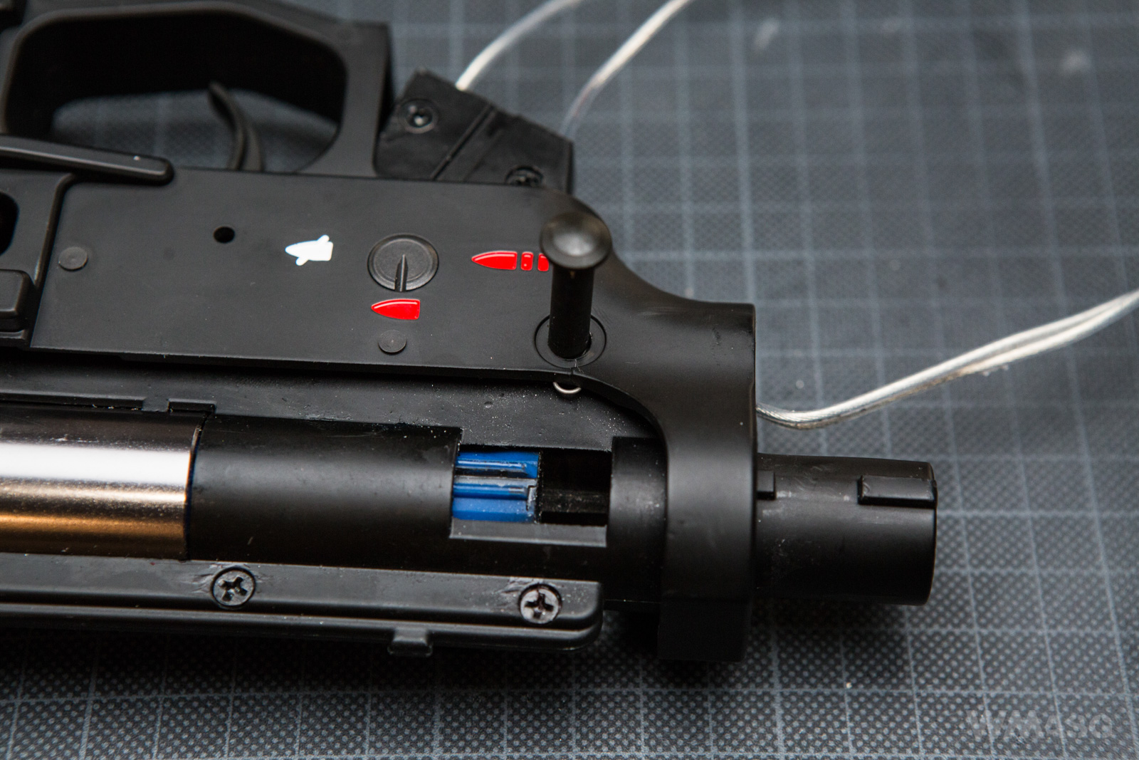 Cyma CM.097B - wewnątrz