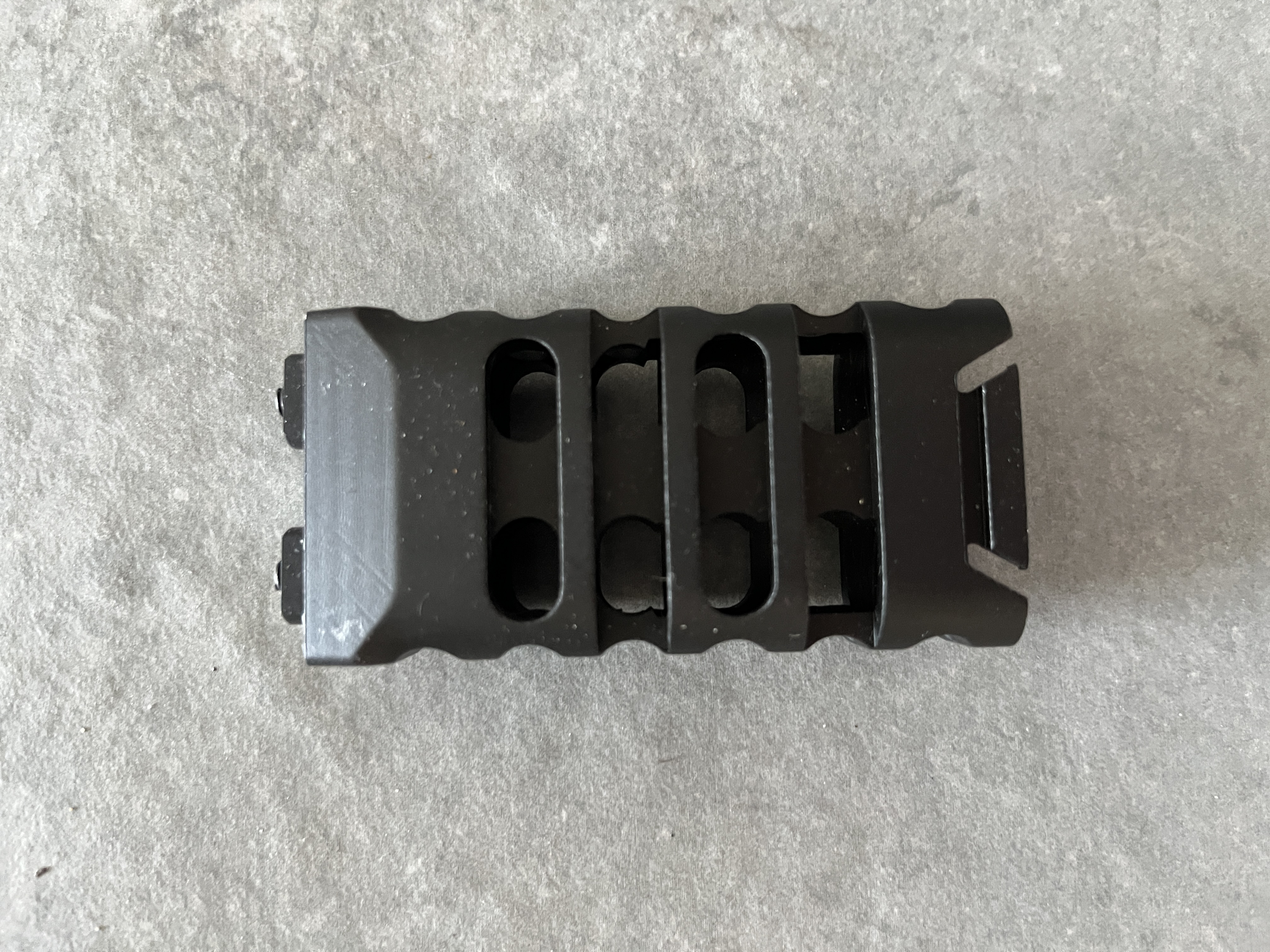 5KU - Aluminiowy chwyt pionowy M-LOK