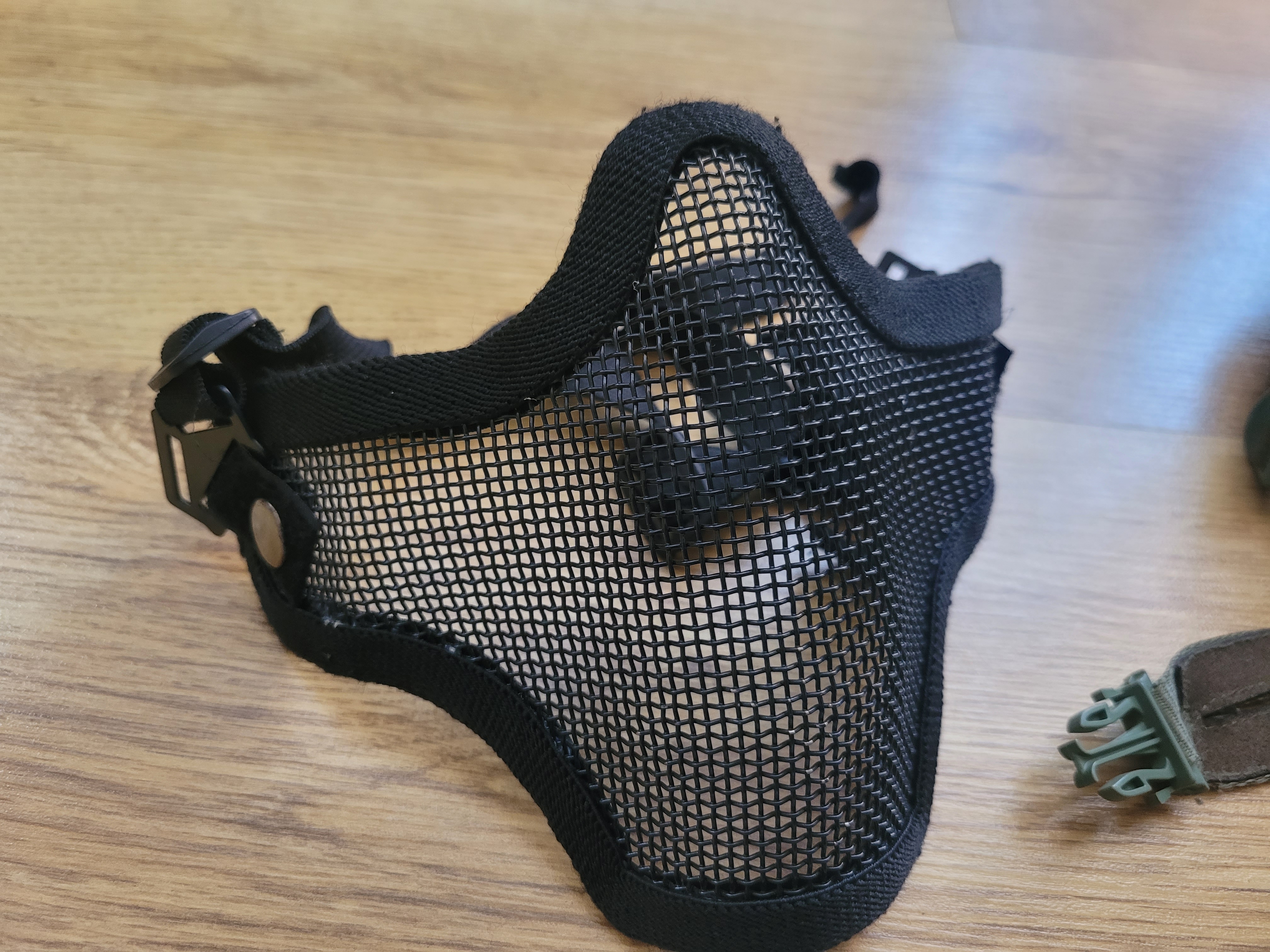 hełm ultimate tactical