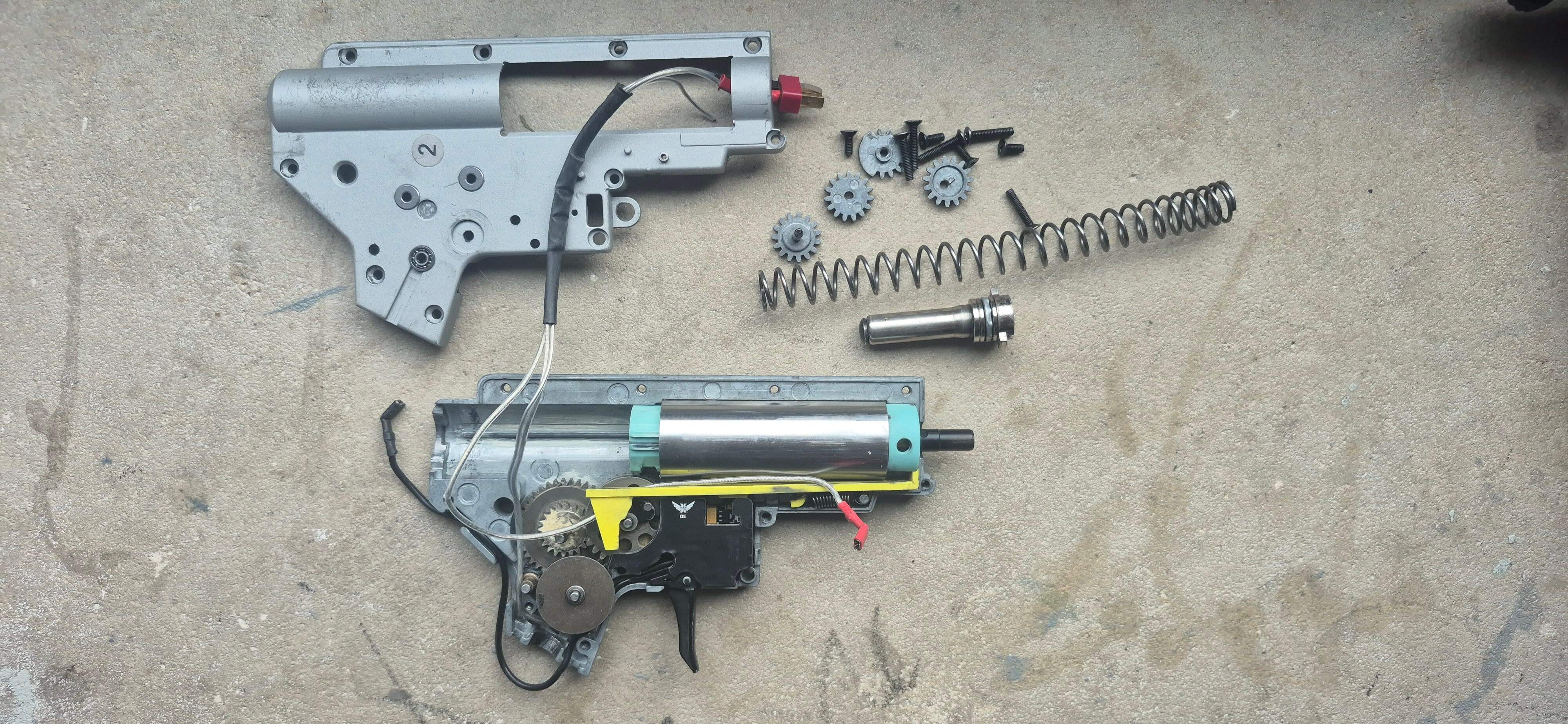 Gearbox od DE M904G (uszkodzony/do naprawy) (zębatki Guarder)