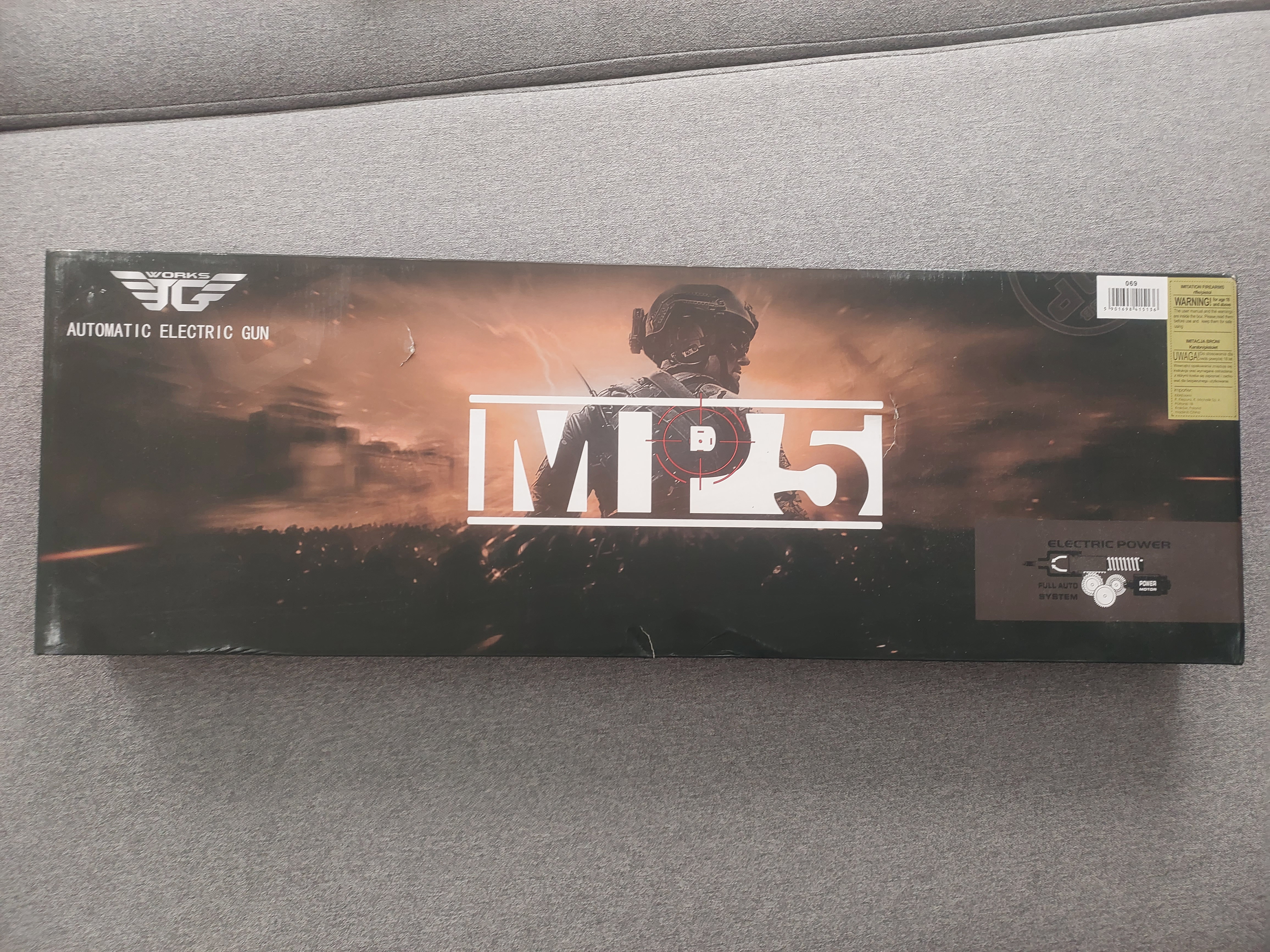 Zestaw Replika MP5 firmy J.G. model J.G. 0.69 + magazynki + bateria + ładownica