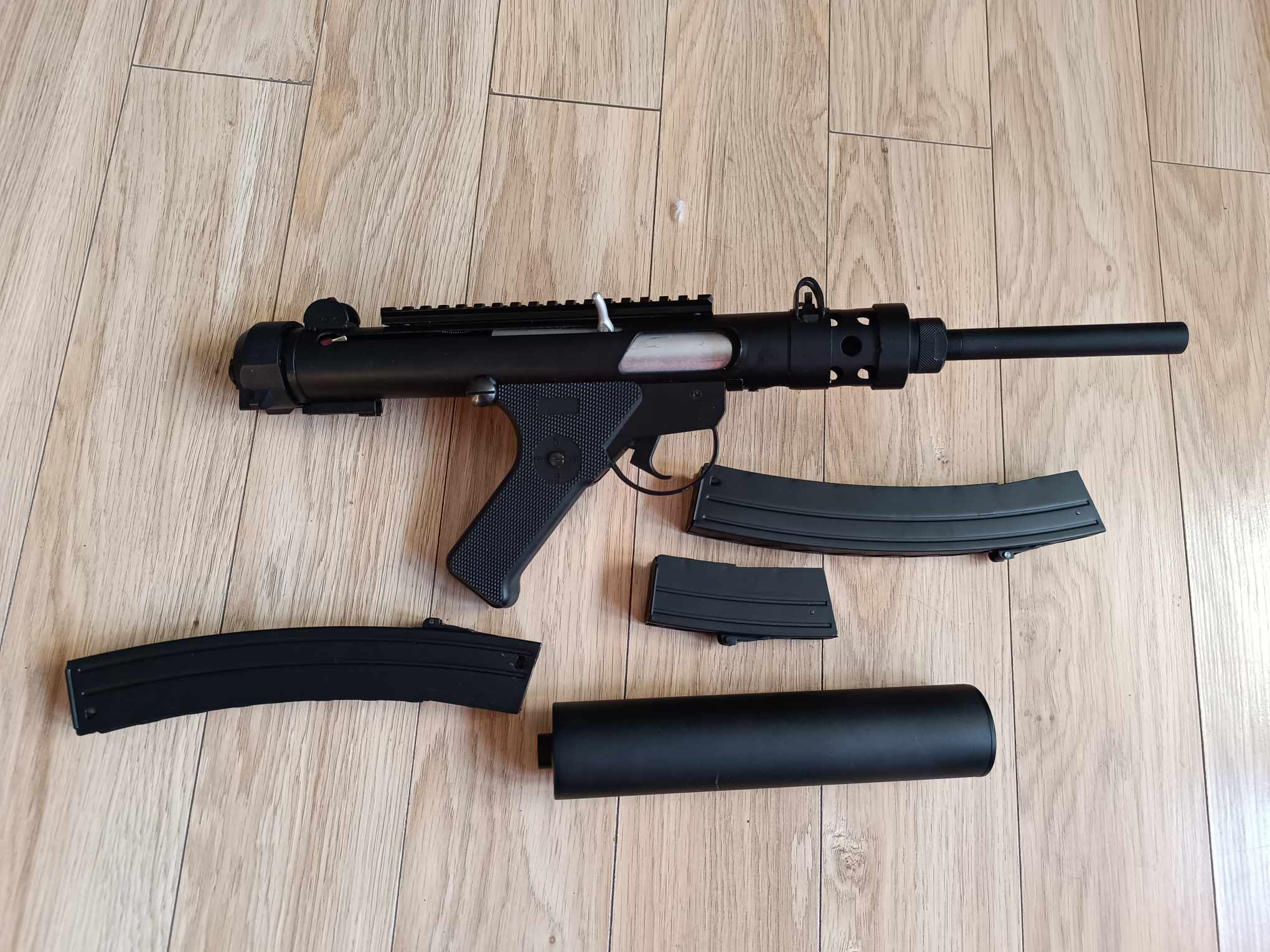 sprzedam replikę S&T MK7 Sterling