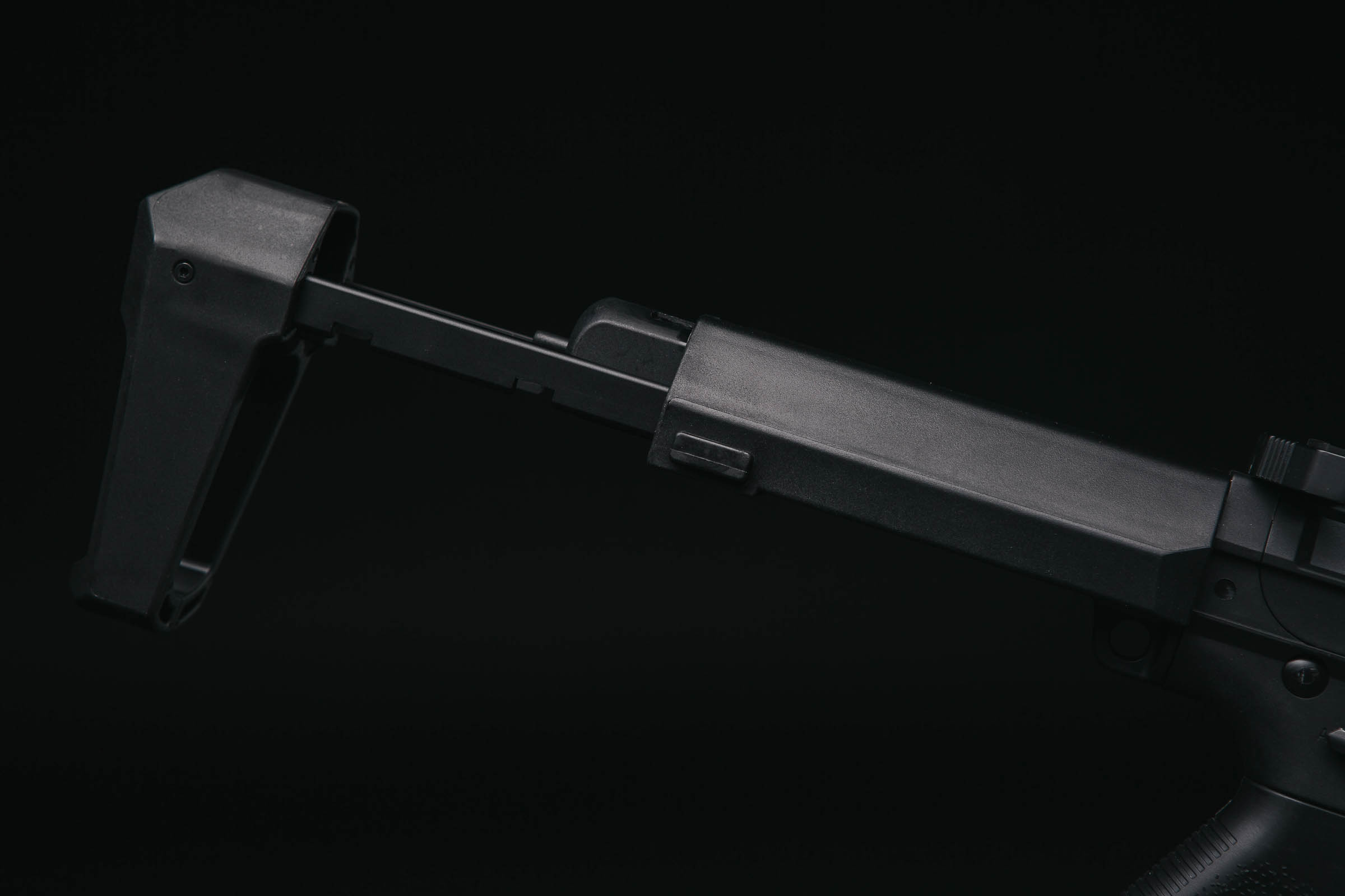 Double Eagle M904G Honey Badger z zewnątrz