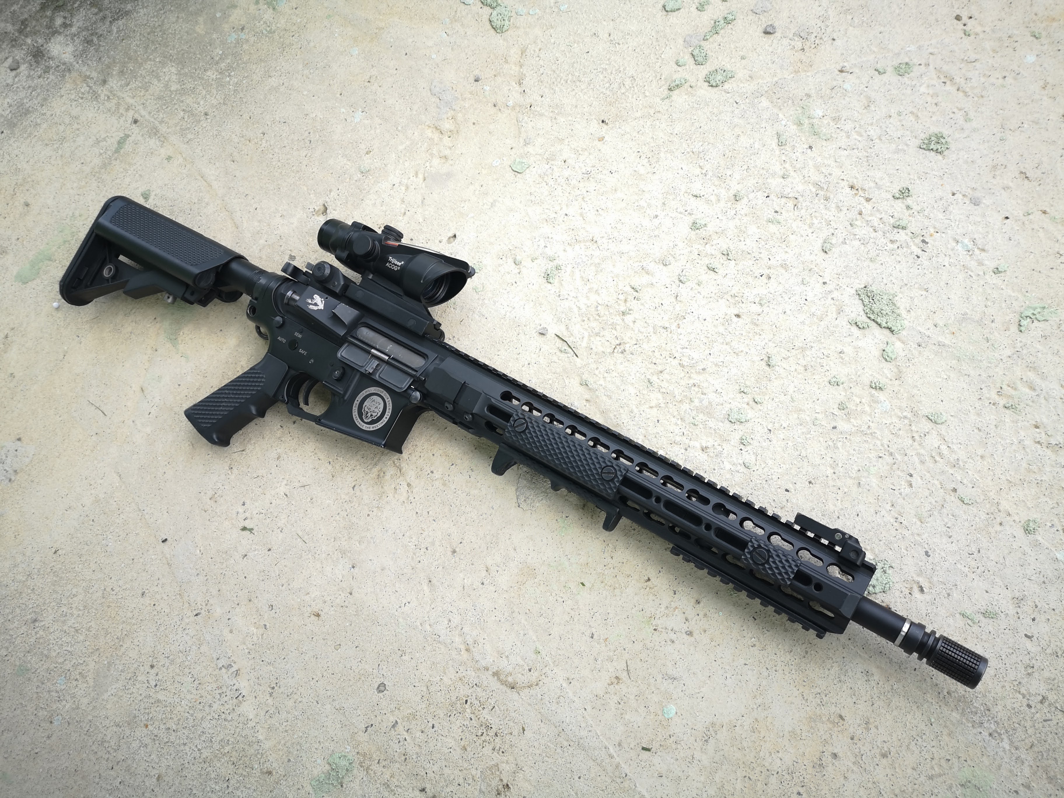 Luneta ACOG 4x działający światłowód chevron czerwony