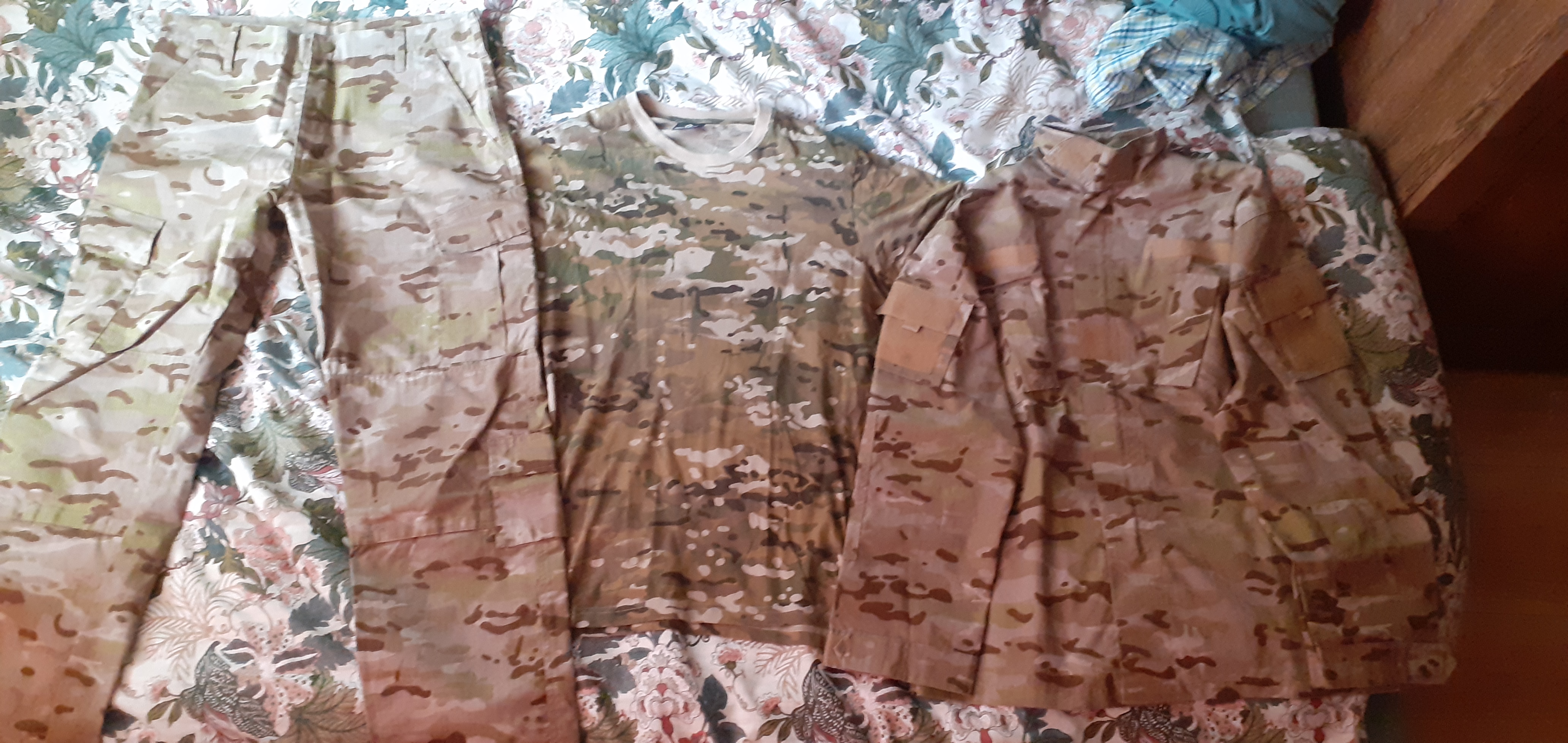 [Komplet umundurowania] Mundur ACU Multicam + koszulka pod mundur