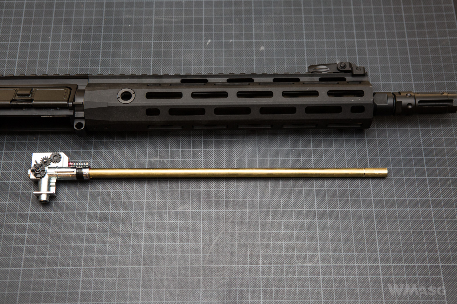 Cyma CM.097B - wewnątrz