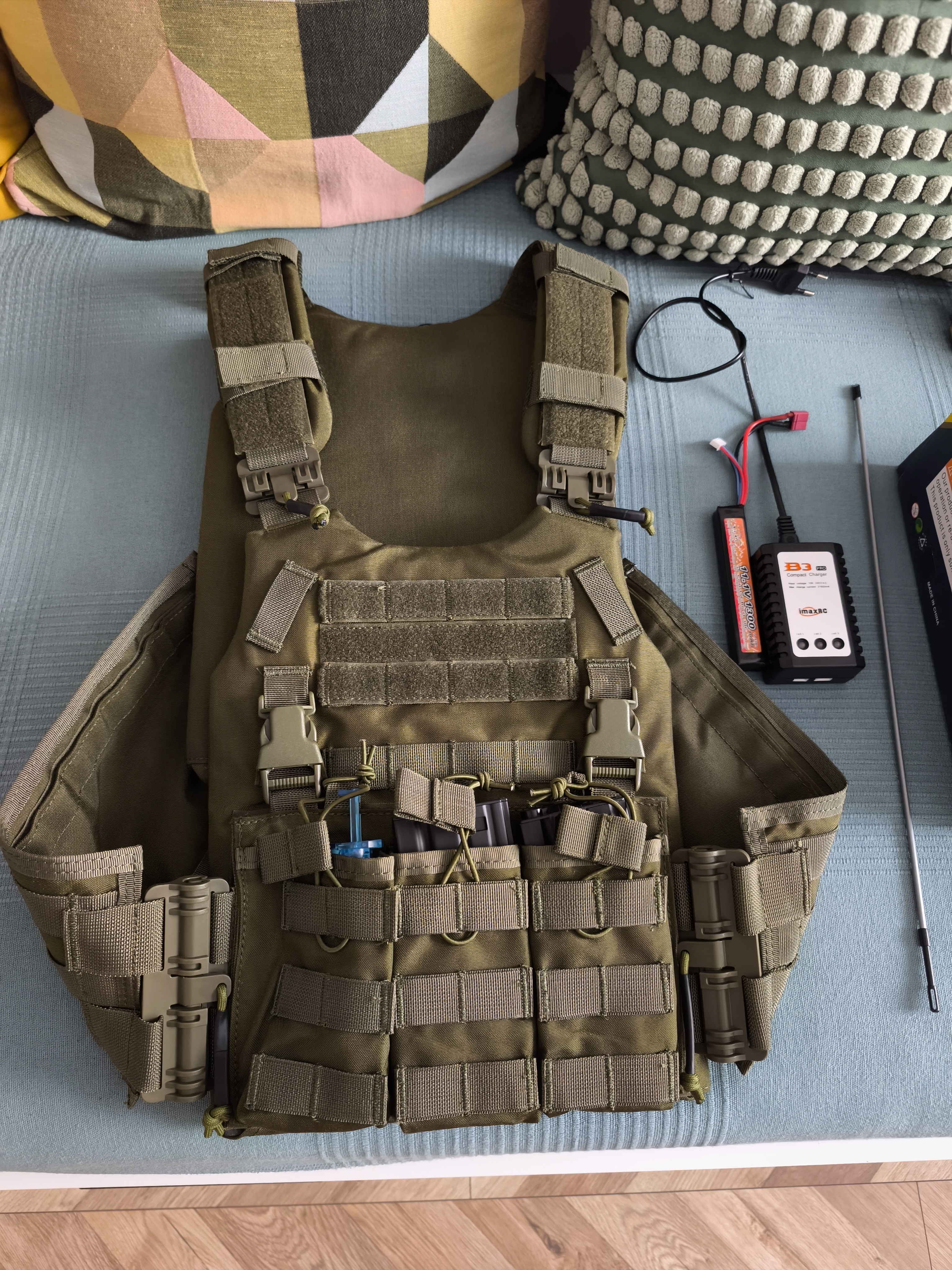 Komplet Karabin M916G UTR556 Falcon 3.0 6mm, 2 magazynki, kamizelka, maska na twarz, ładownica