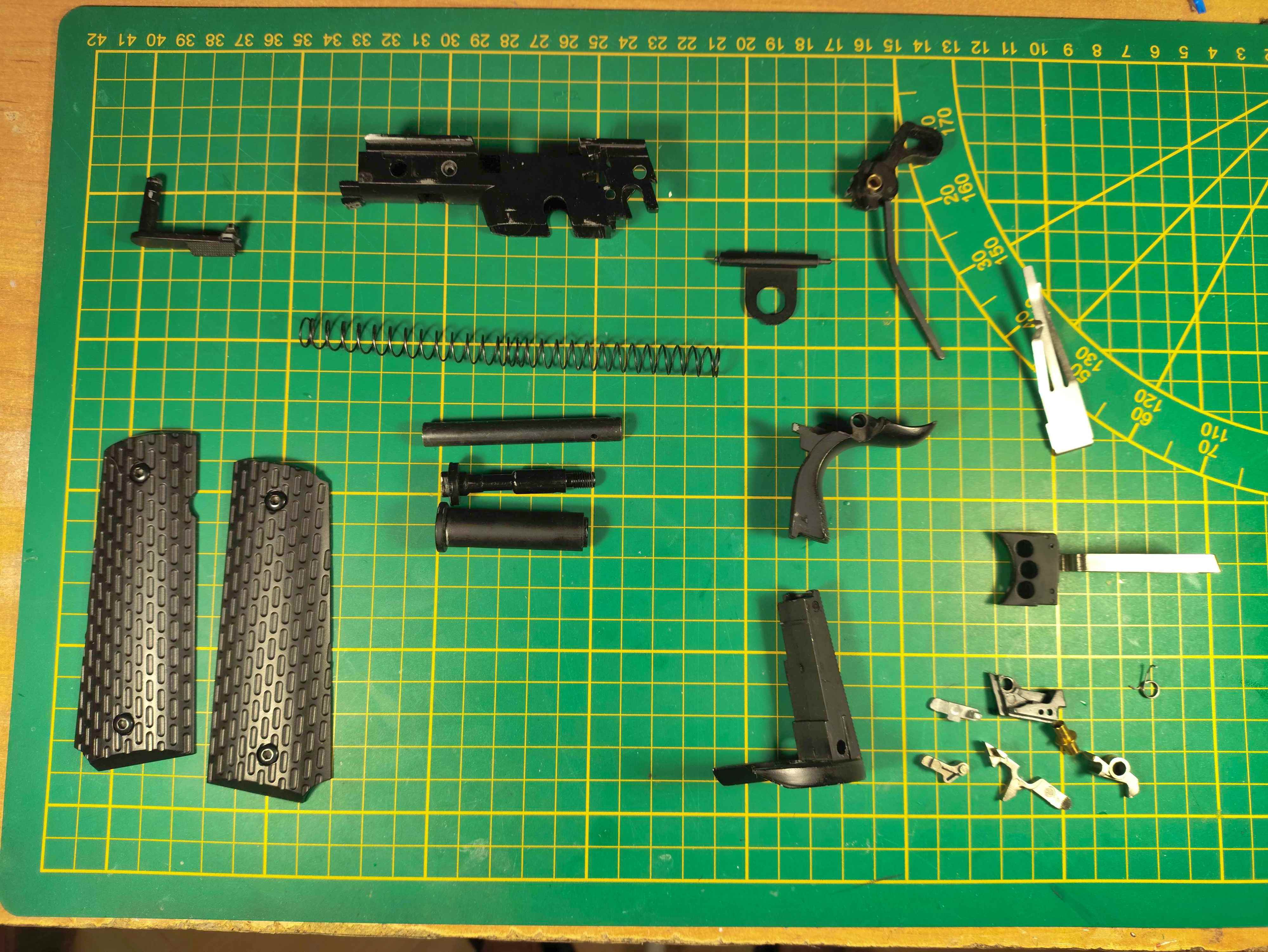Części Army R28 Colt 1911