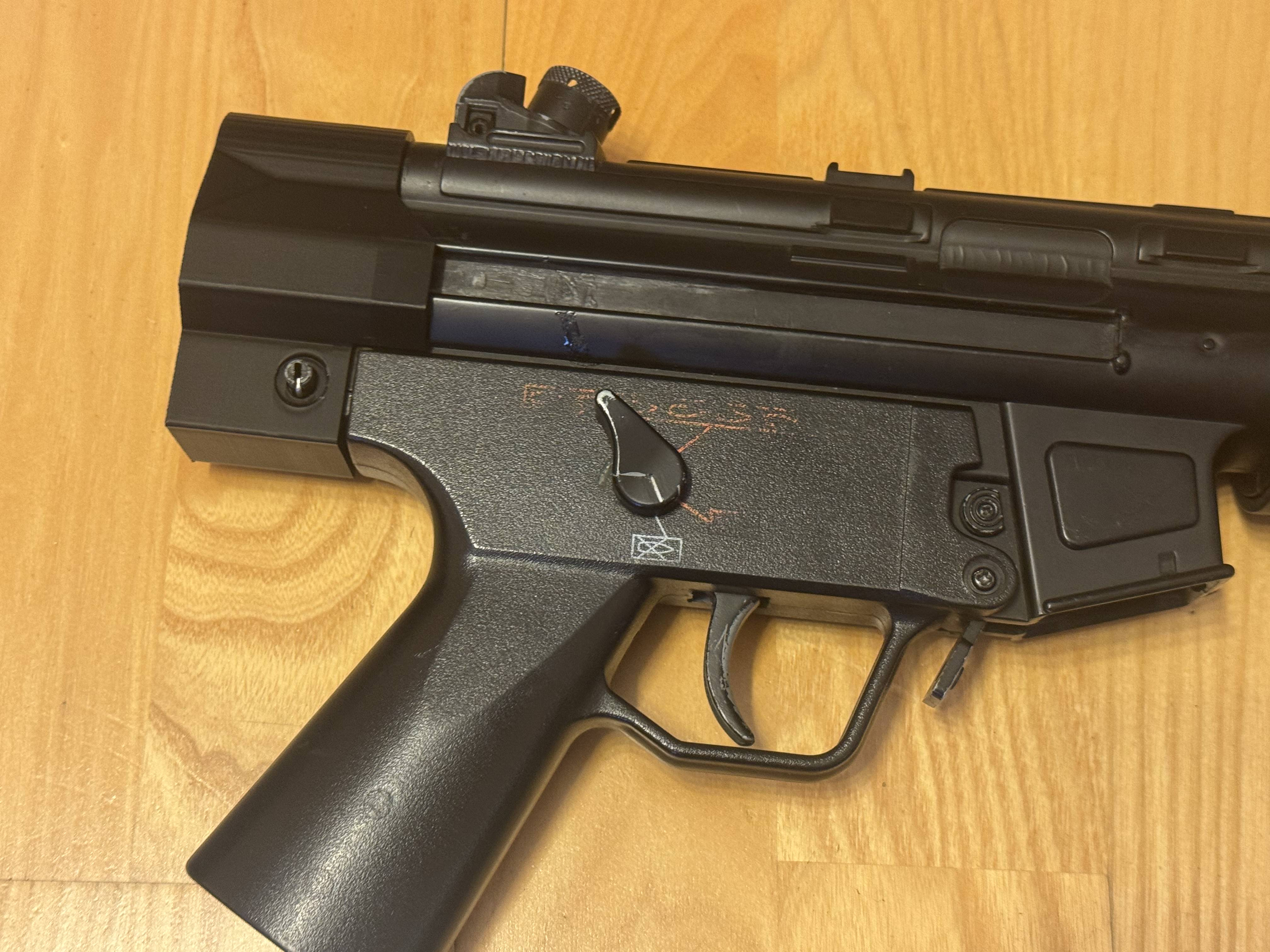 mp5, prawdopodobnie JG, sprawne