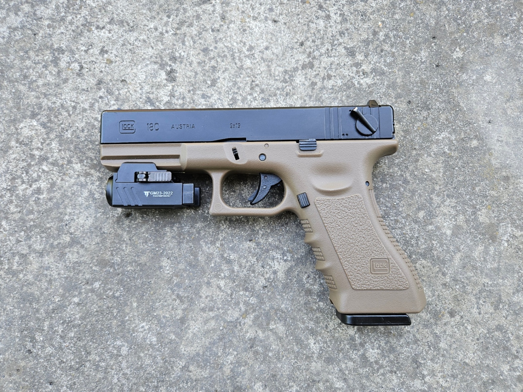 Latarka pistoletowa na pistolet GM23 800lm