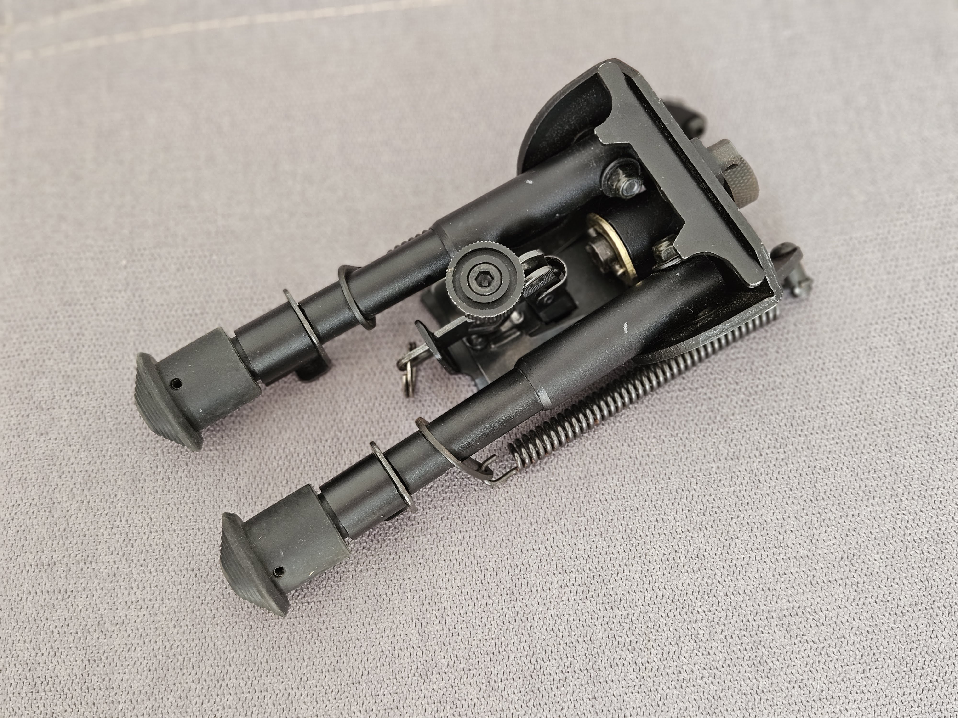 Dwójnóg bipod Novritsch V1 rozkładany, adapter na szynę 22mm