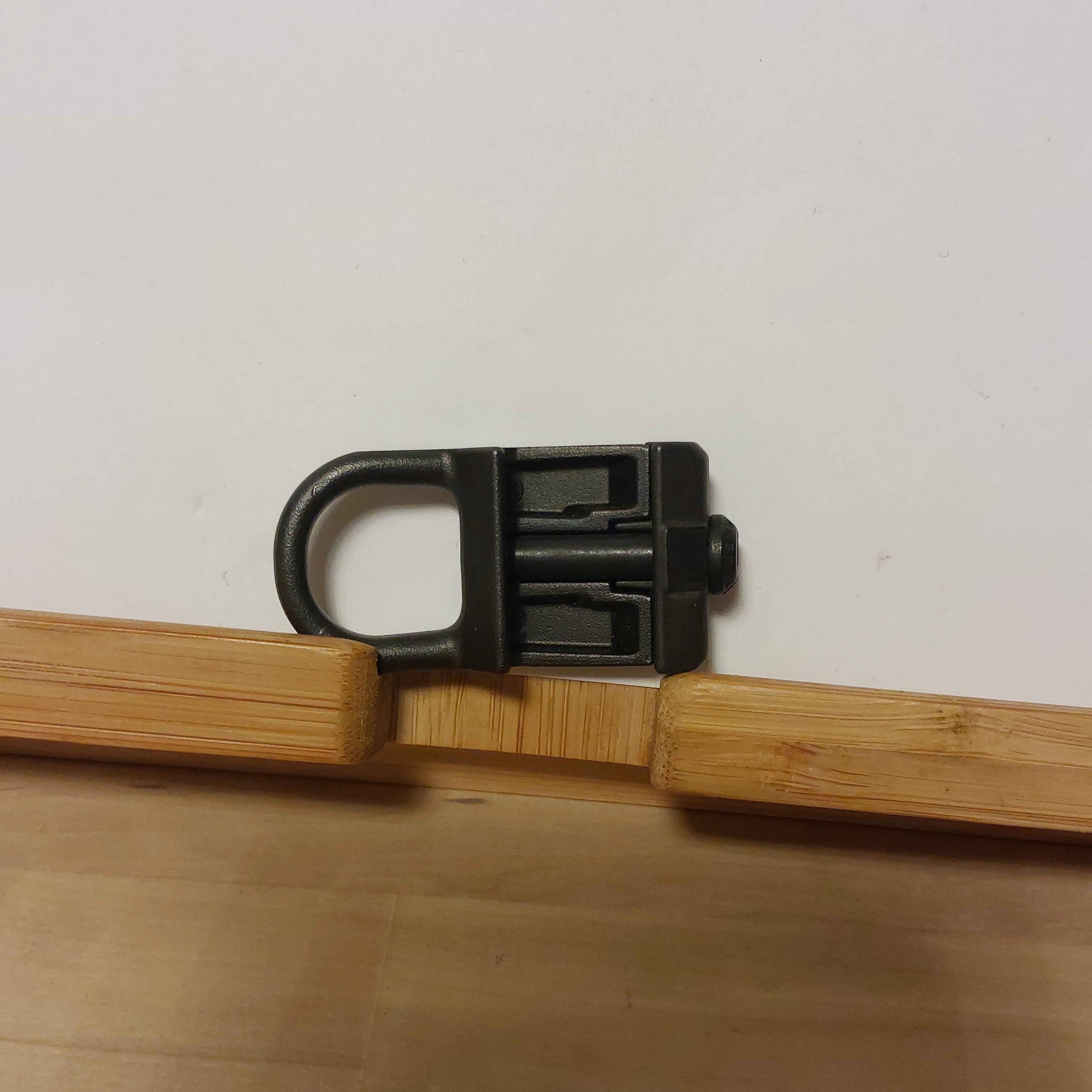 Magpul RSA MAG502 czarny - montaż zawieszenia na szynę RIS Picatinny