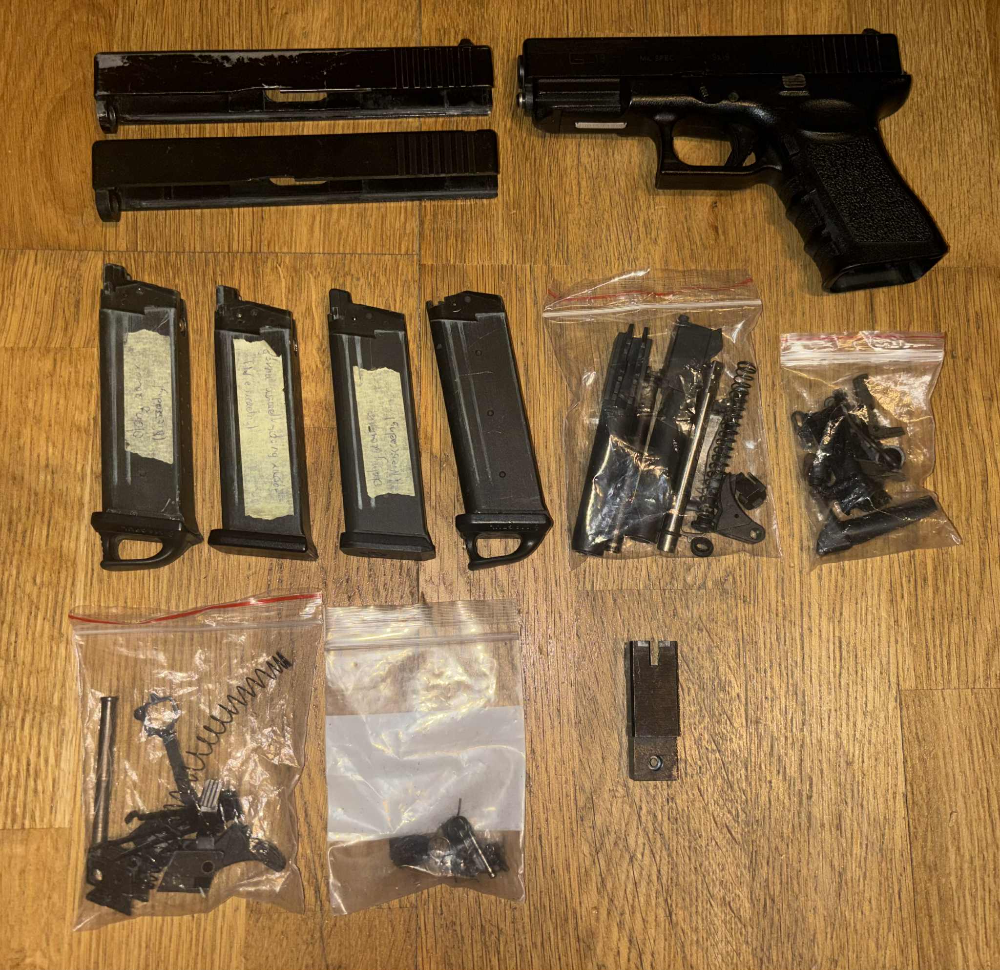 Glock 19+części od firmy Asg (Cena do dogadanai) (,,Oddam za grosze")