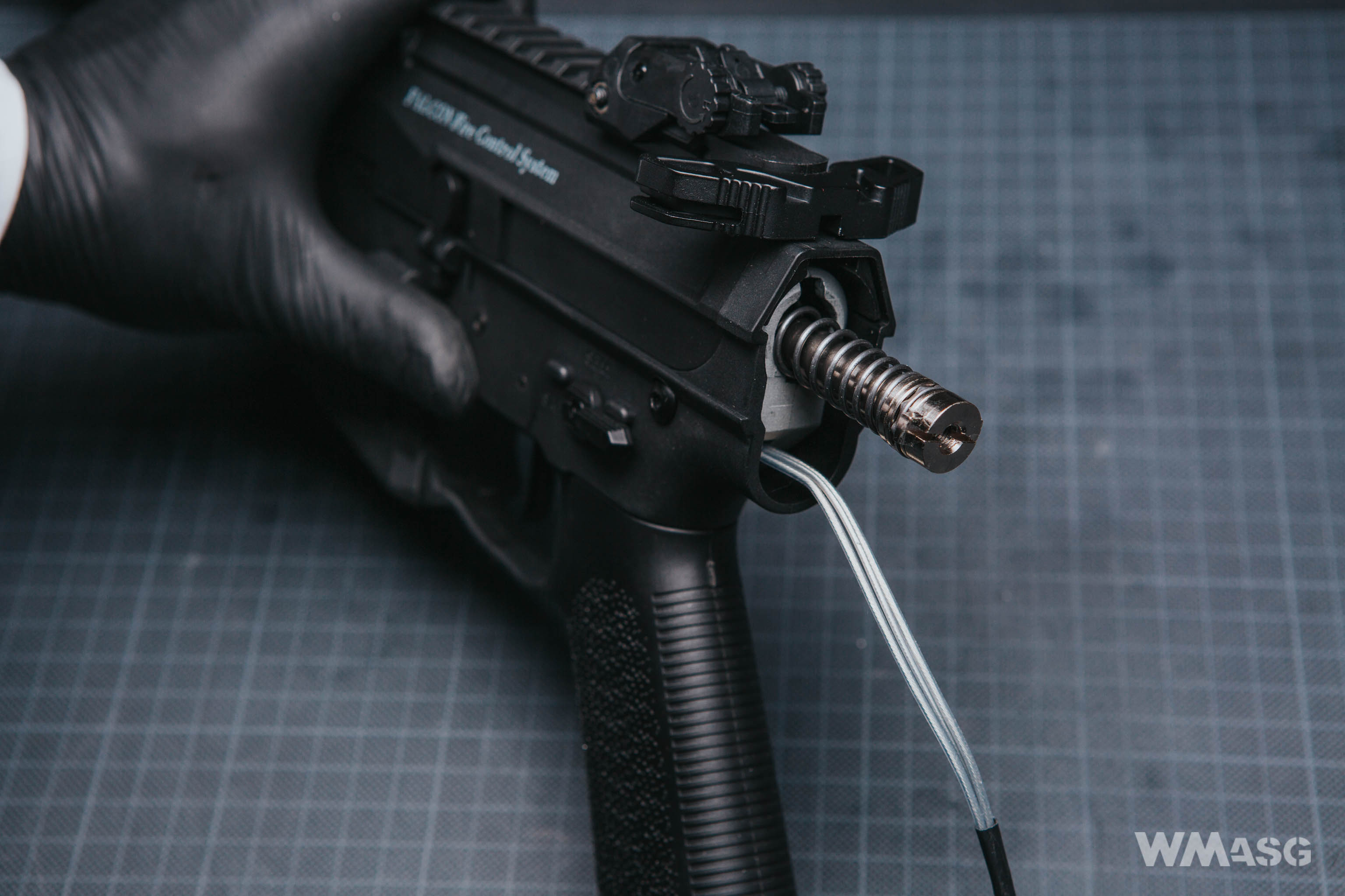 Double Eagle M904G Honey Badger wewnątrz