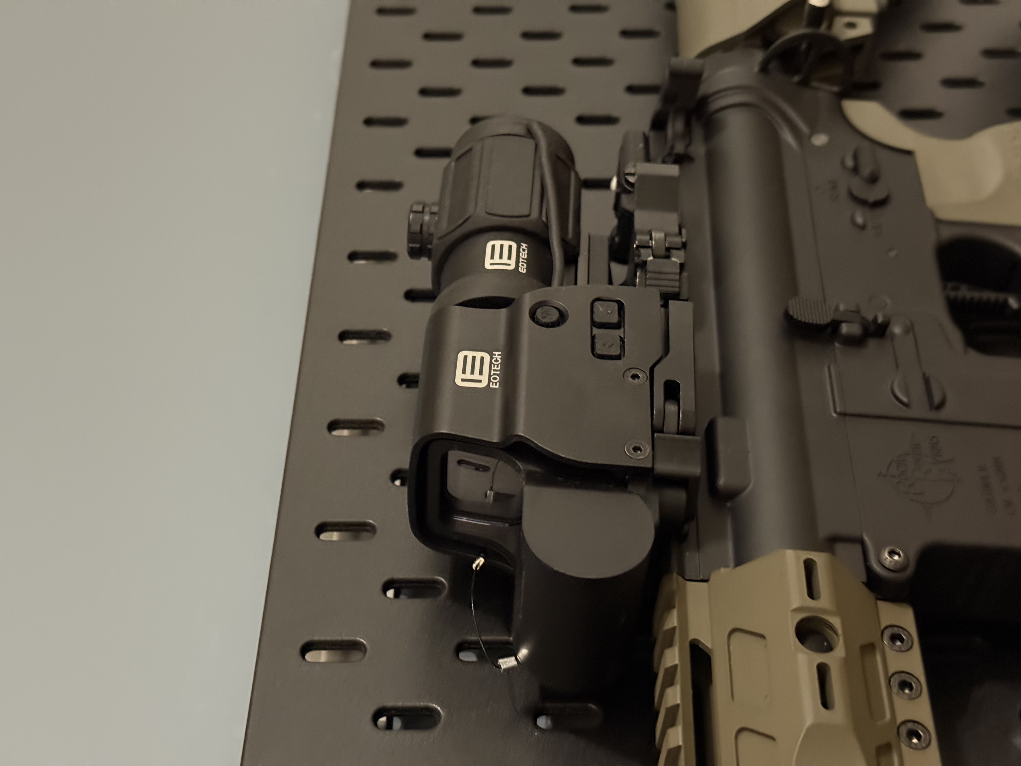 Eotech 558 XPS3 z powiększalnikiem g43