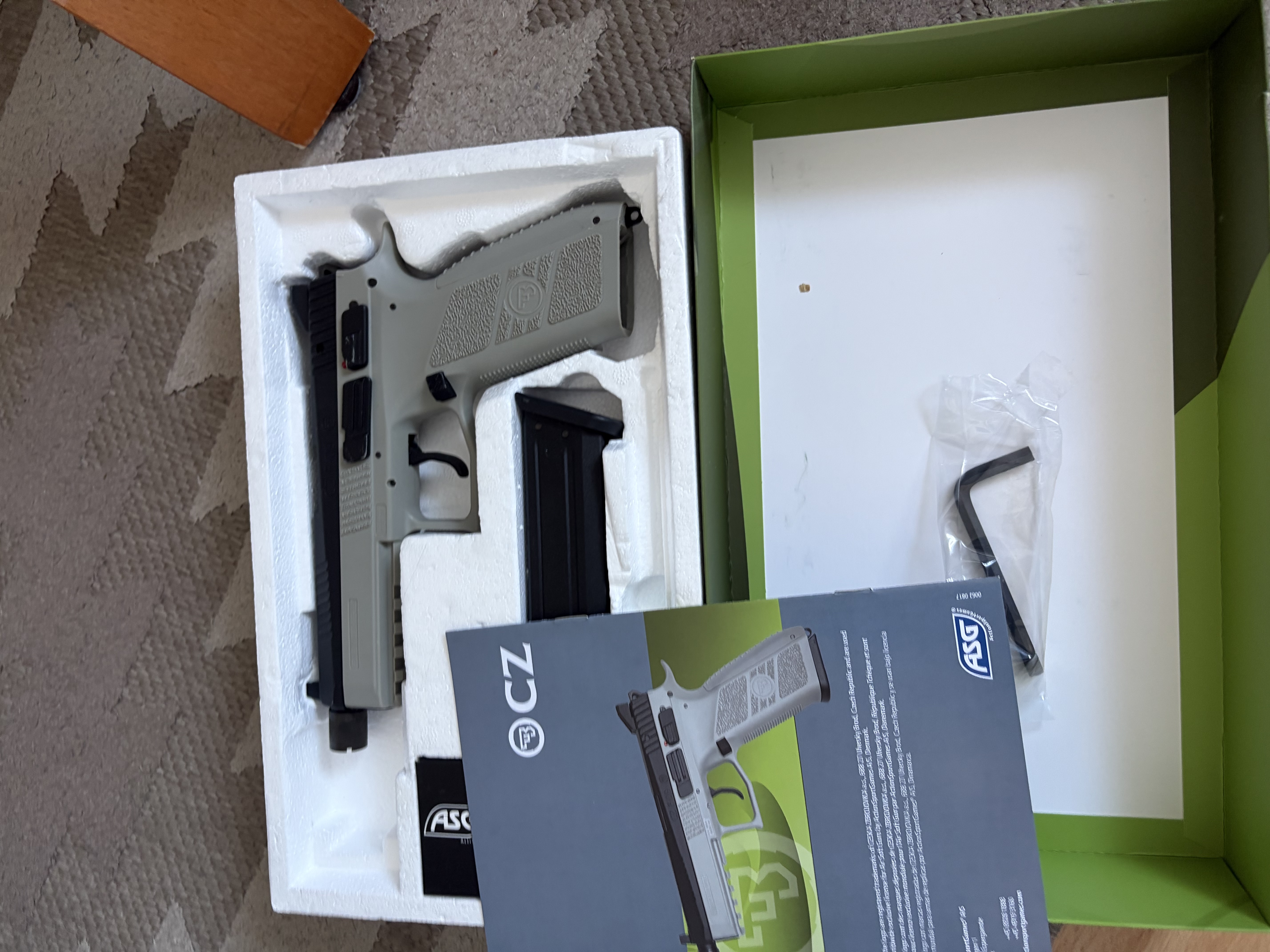 Replika CZ P-09 używana