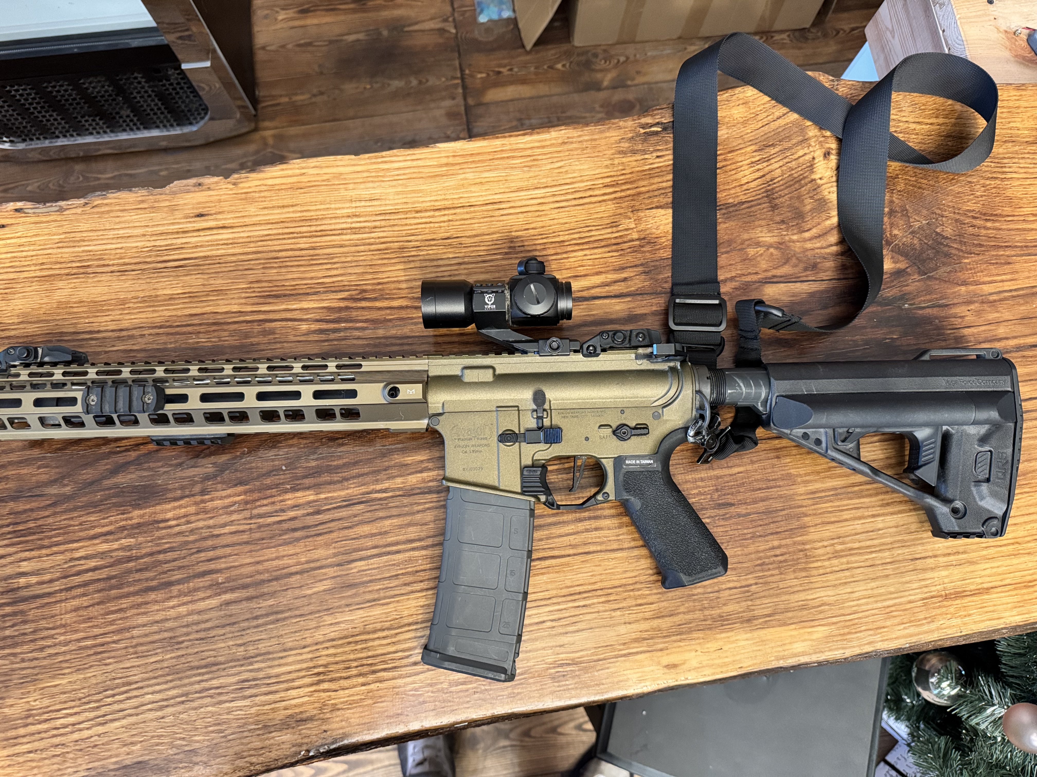 Replika ASG VFC Avalon VR16 Saber Carbine M-LOK FDE
