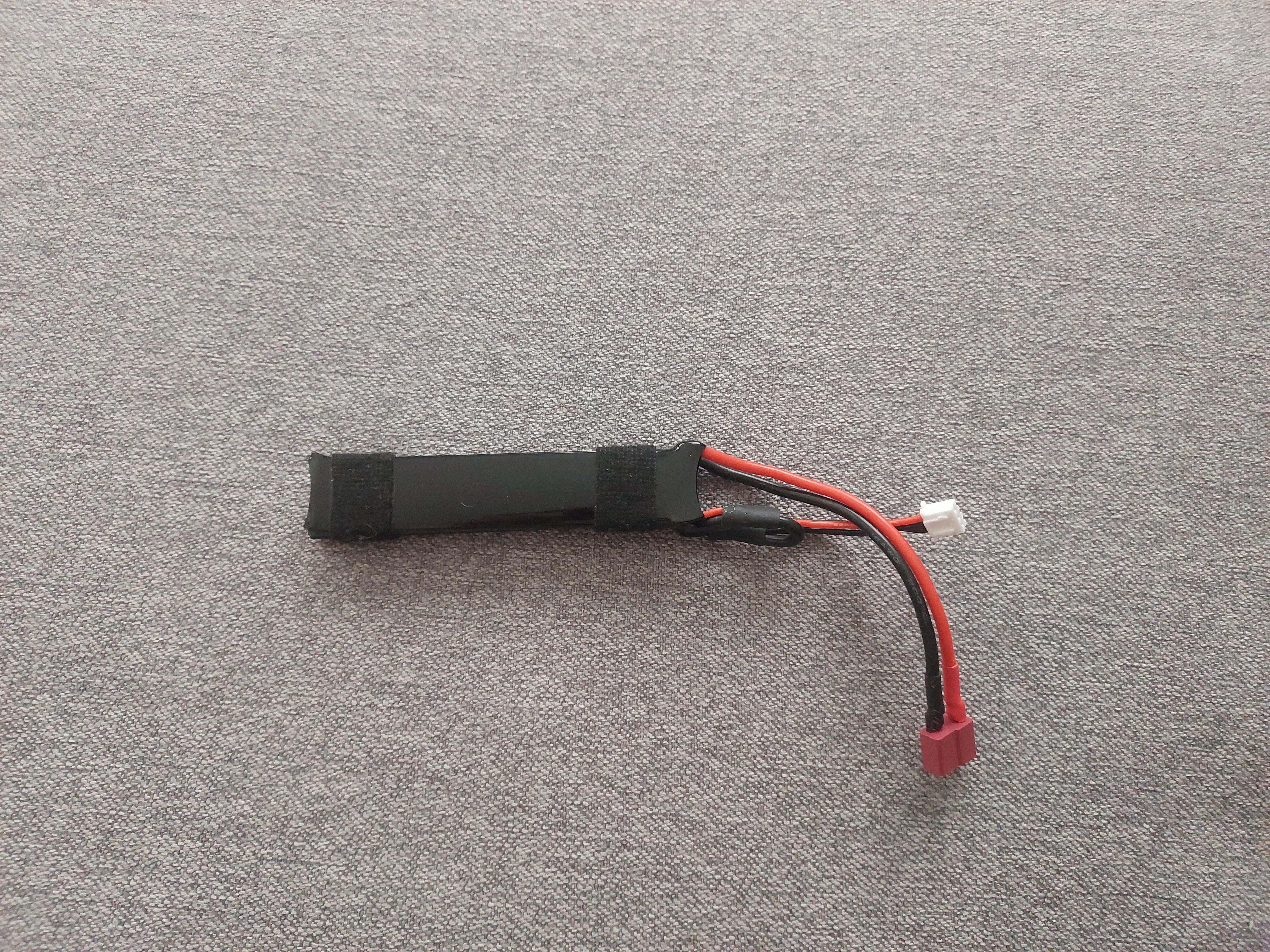 Zestaw Replika MP5 firmy J.G. model J.G. 0.69 + magazynki + bateria + ładownica