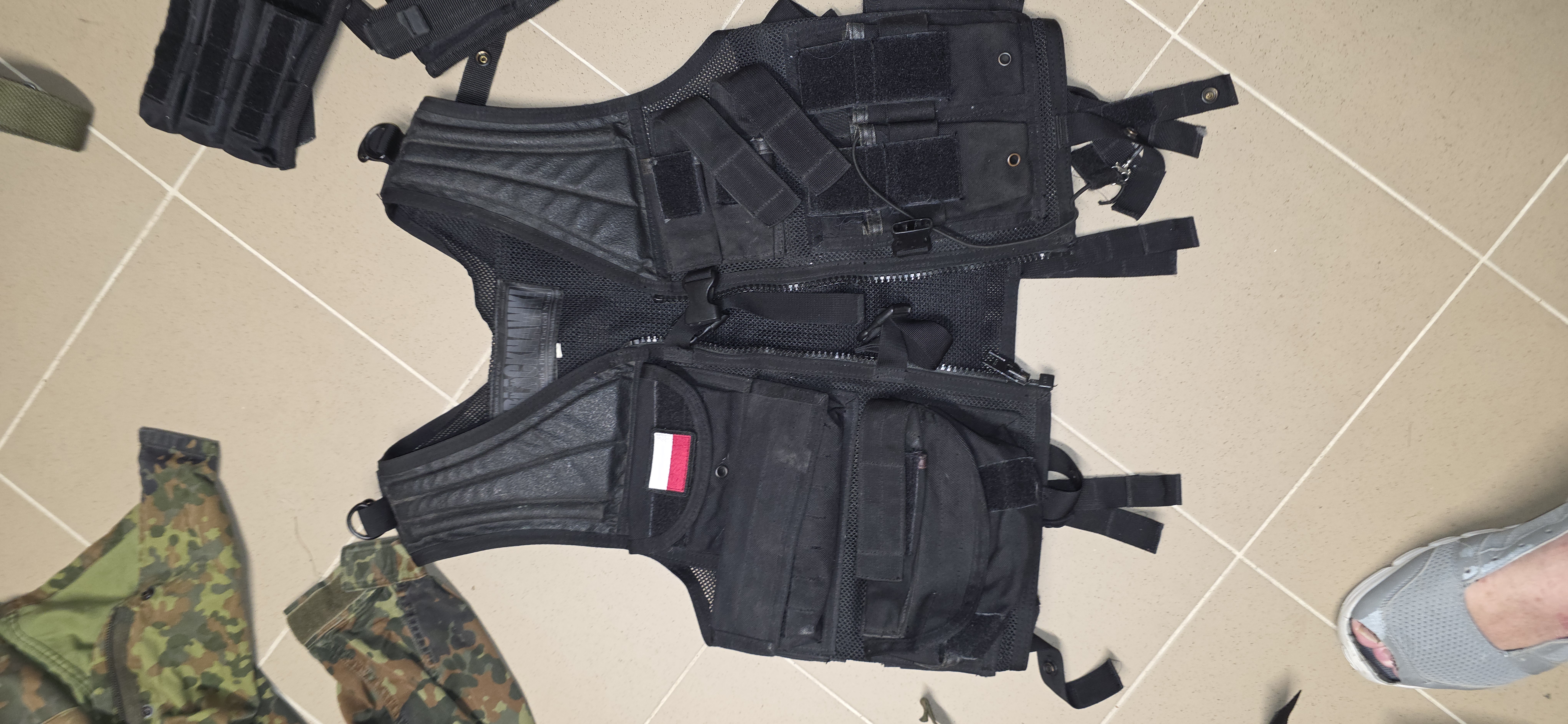 Zestaw Tac-Vest / Omega (Blackhawk) + panel udowy + ładownice