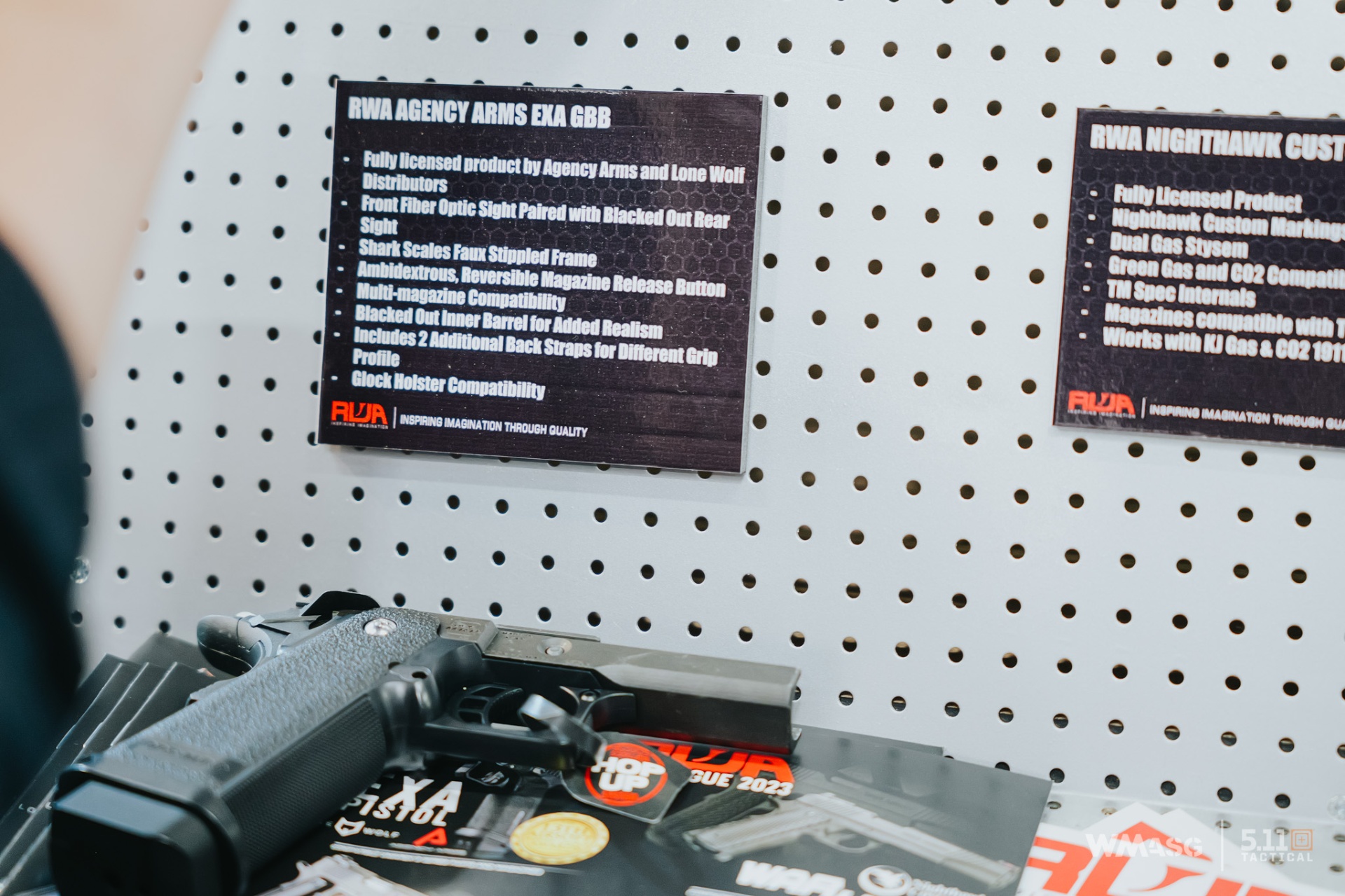 Red Wolf Airsoft z licencjonowanymi produktami własnej produkcji.