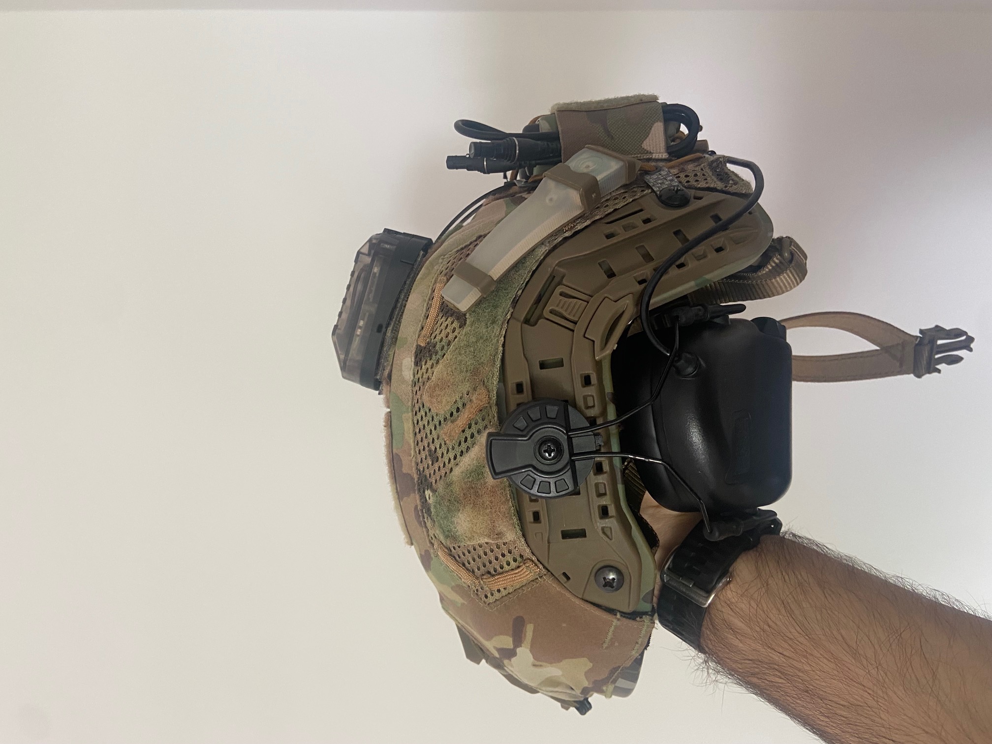 Hełm ASG GFC Tactical X-Shield - Arid MC Camo + dodatki