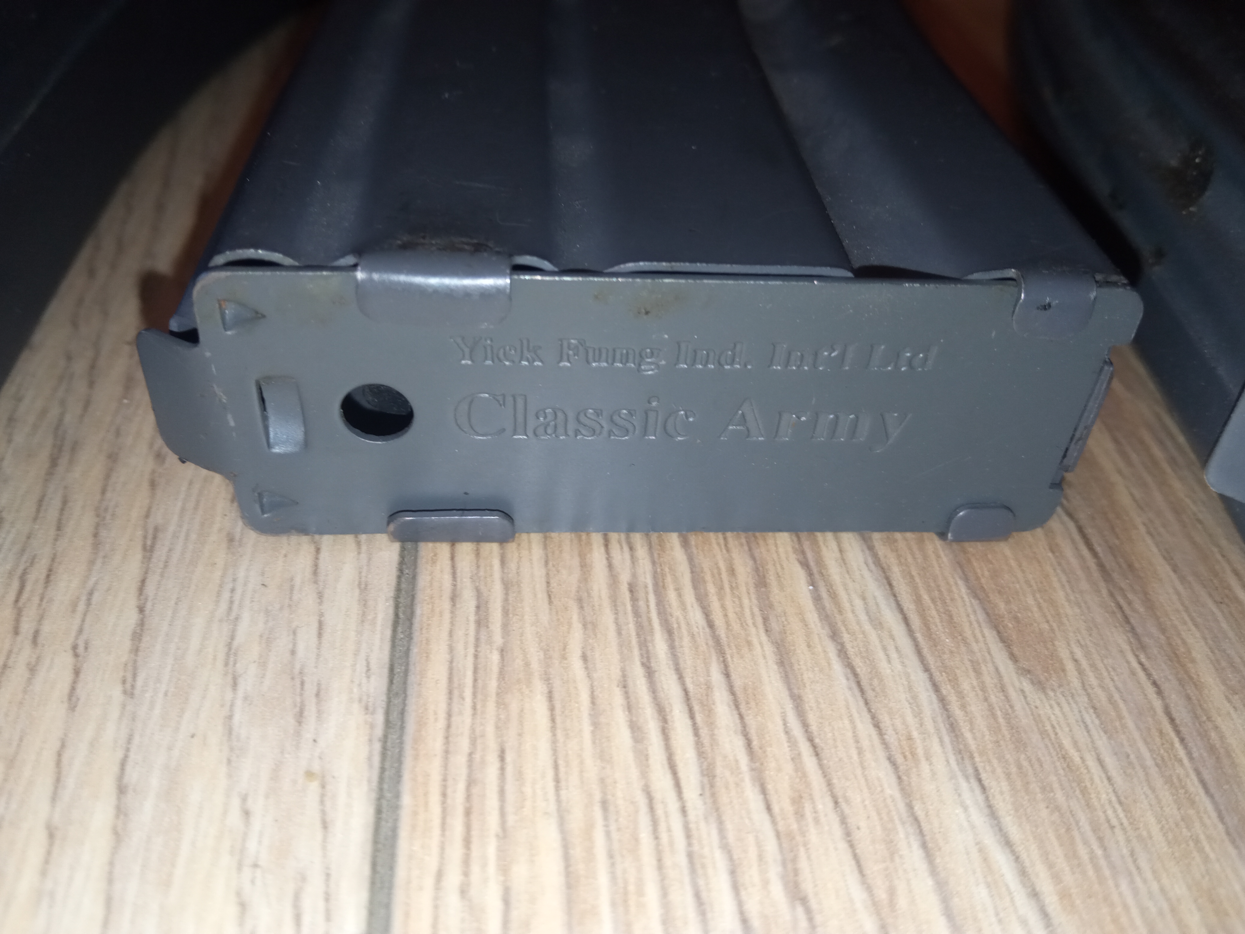 Duży zestaw ASG / wyposażenie taktyczne – kamizelka, hełm, ochraniacze, magazynki i dodatki