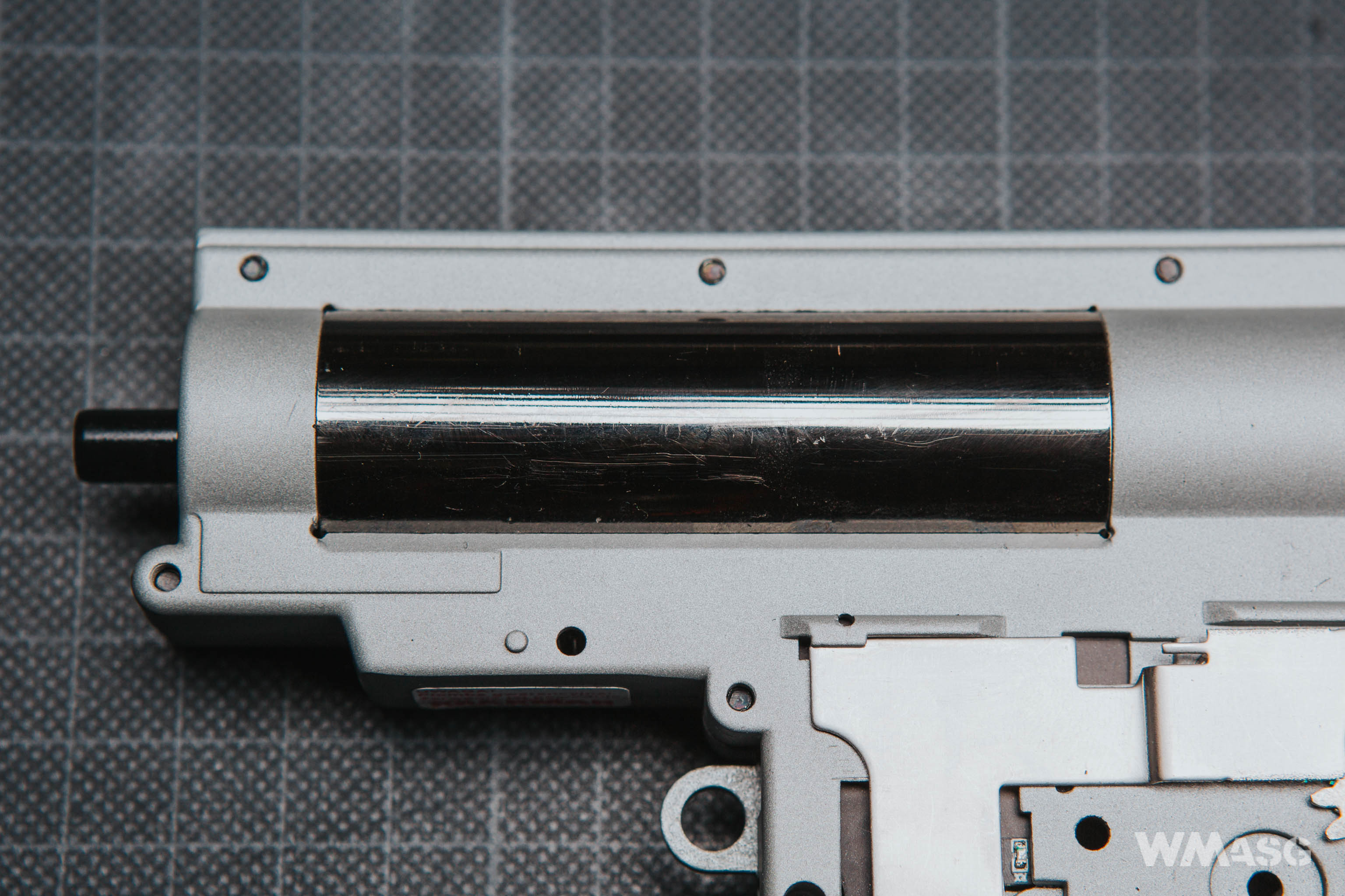 Double Eagle M904G Honey Badger wewnątrz