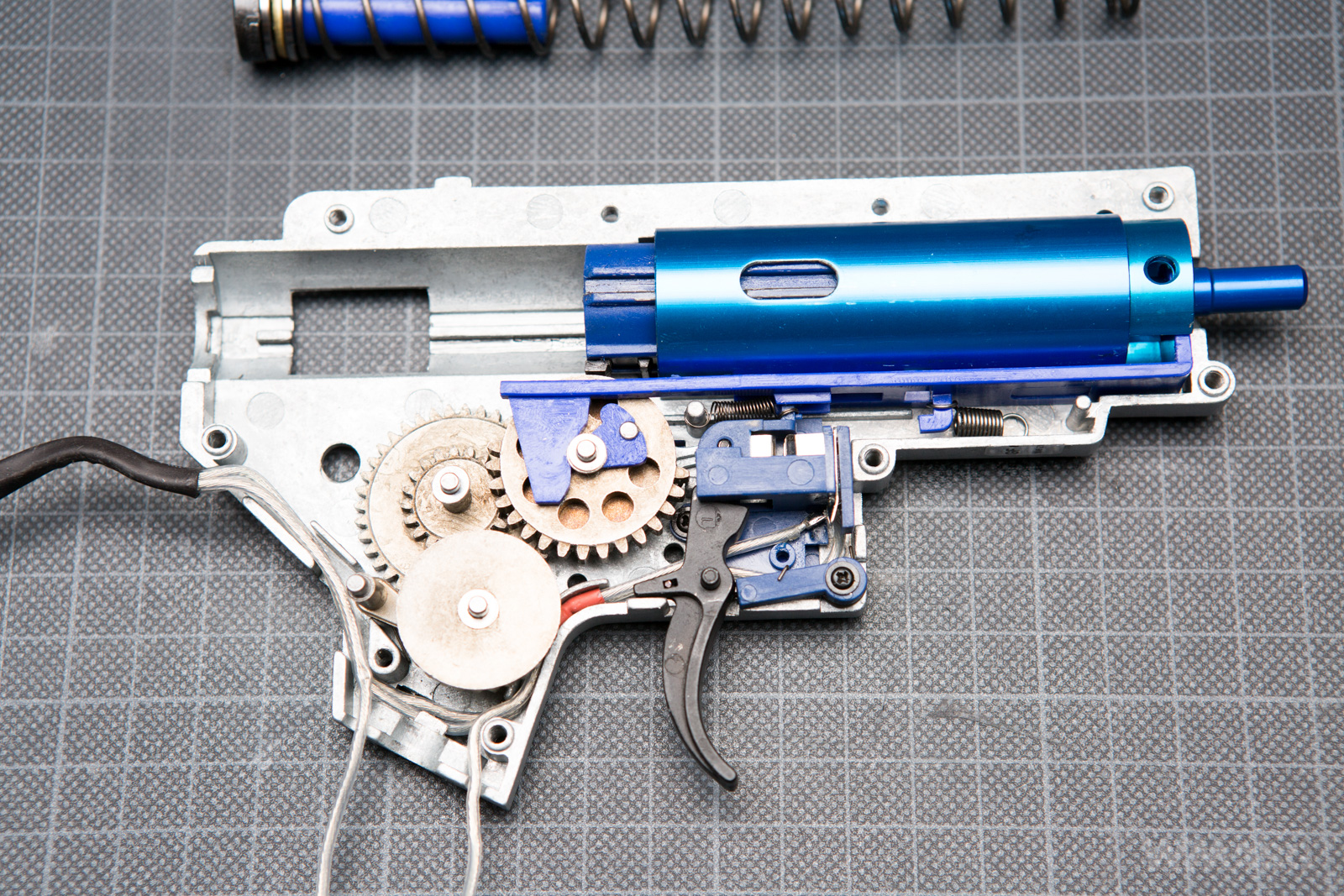 Specna Arms SA-E12 PDW - wewnątrz