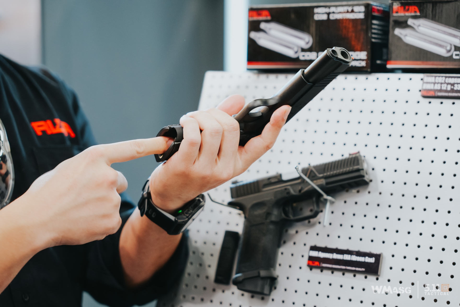 Red Wolf Airsoft z licencjonowanymi produktami własnej produkcji.