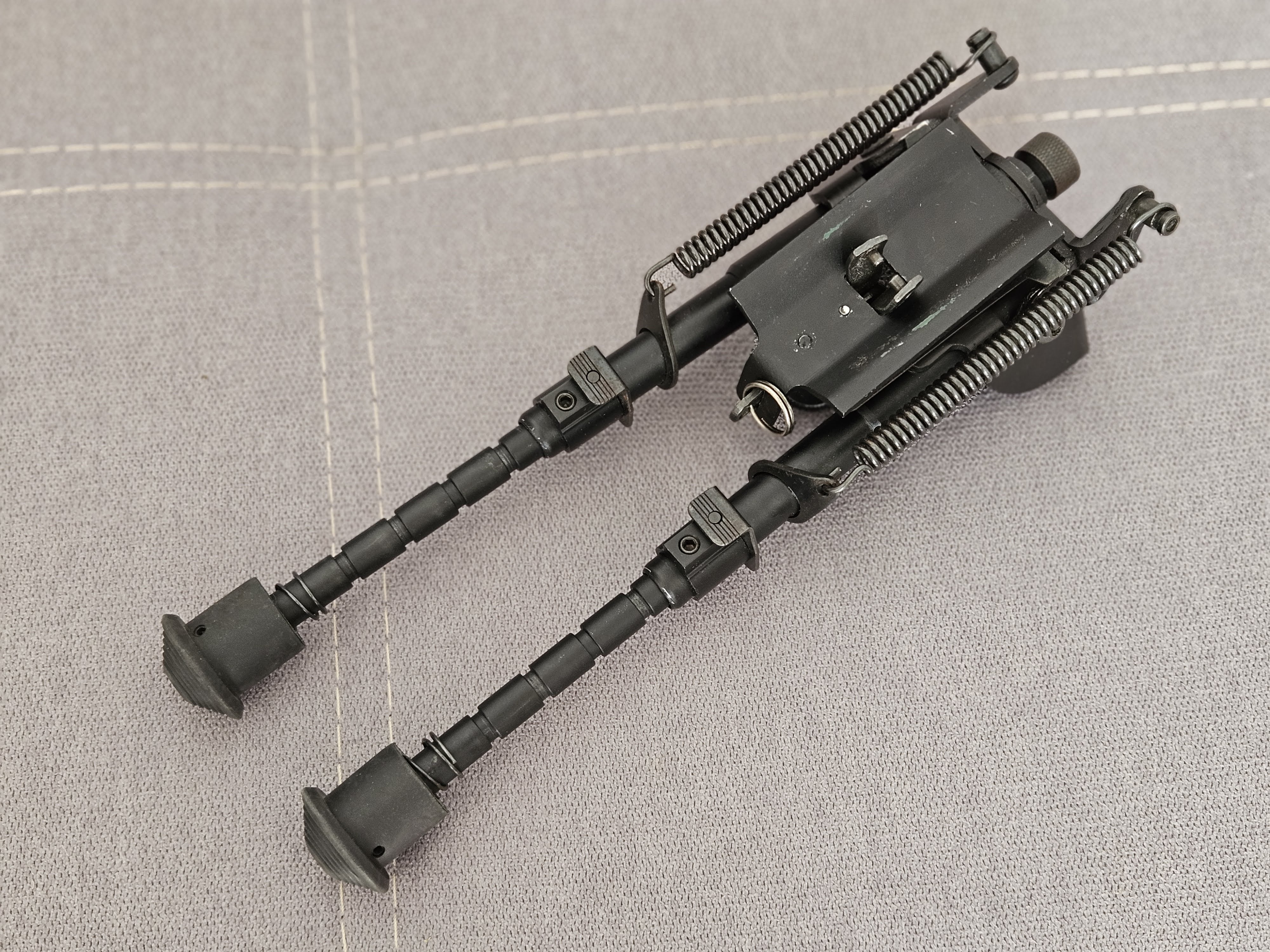 Dwójnóg bipod Novritsch V1 rozkładany, adapter na szynę 22mm